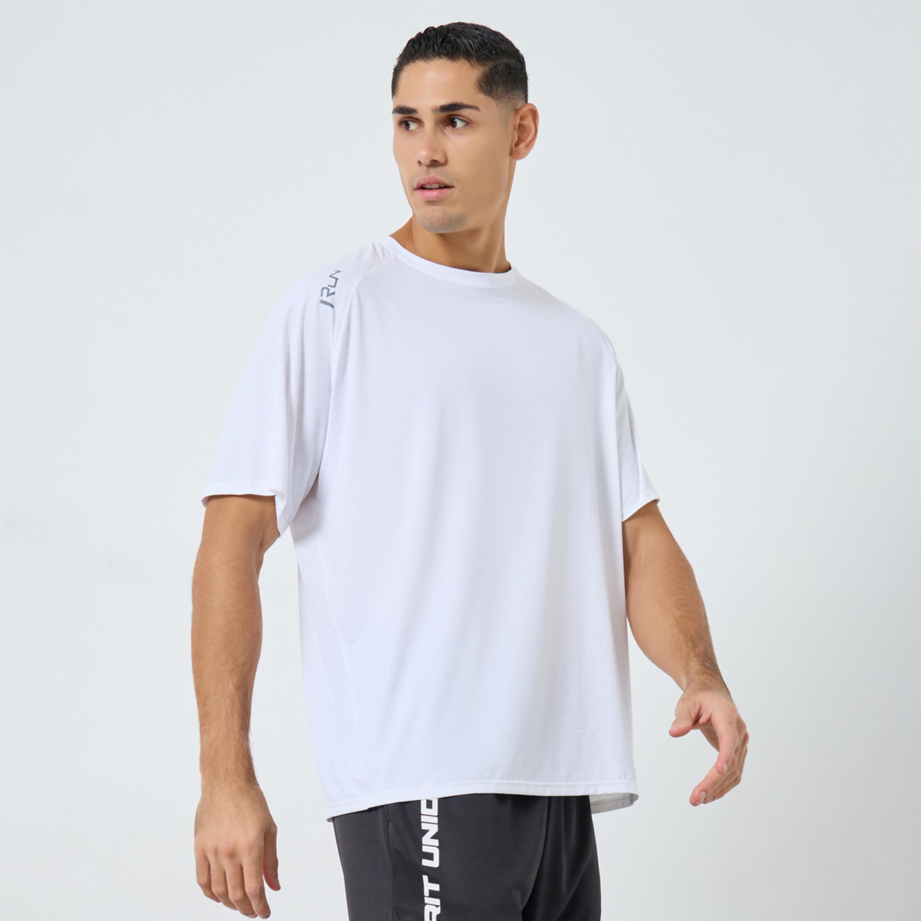 ستايلي - تي شيرت رياضي بقصّة عادية وتفاصيل طباعة على الكتف-men-clothing-sportswearandactivewear-tshirtsandpolos-image-1