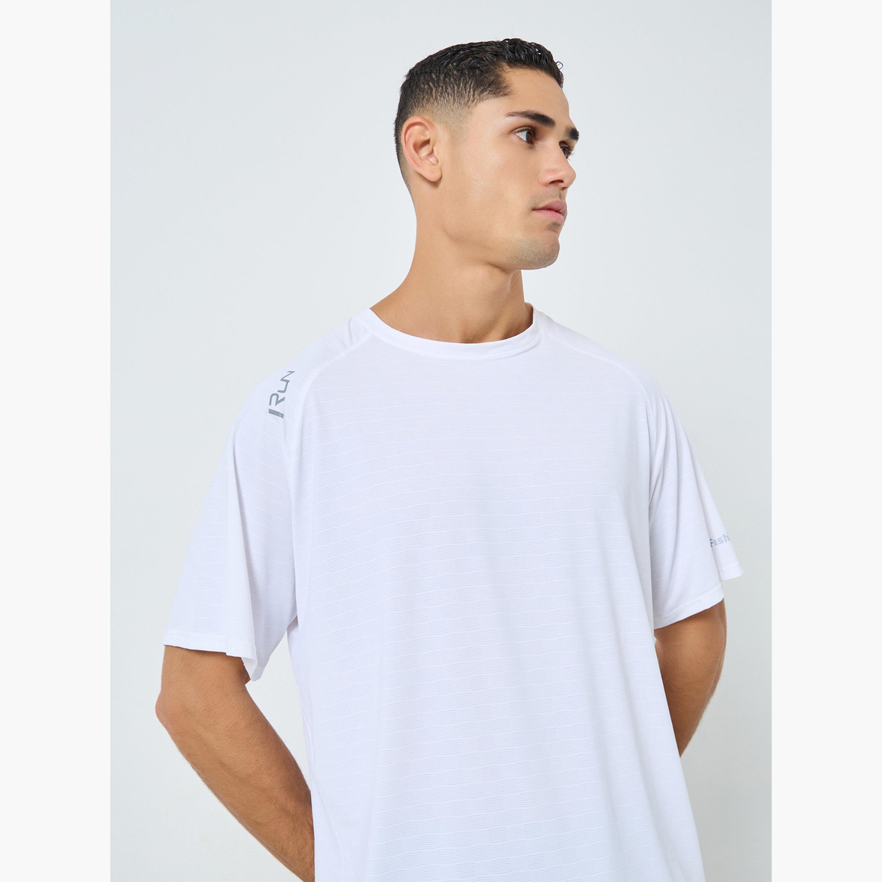 Styli Regular Fit Shoulder Print Detail Athleisure T-Shirt-men-clothing-sportswearandactivewear-tshirtsandpolos-image-3
