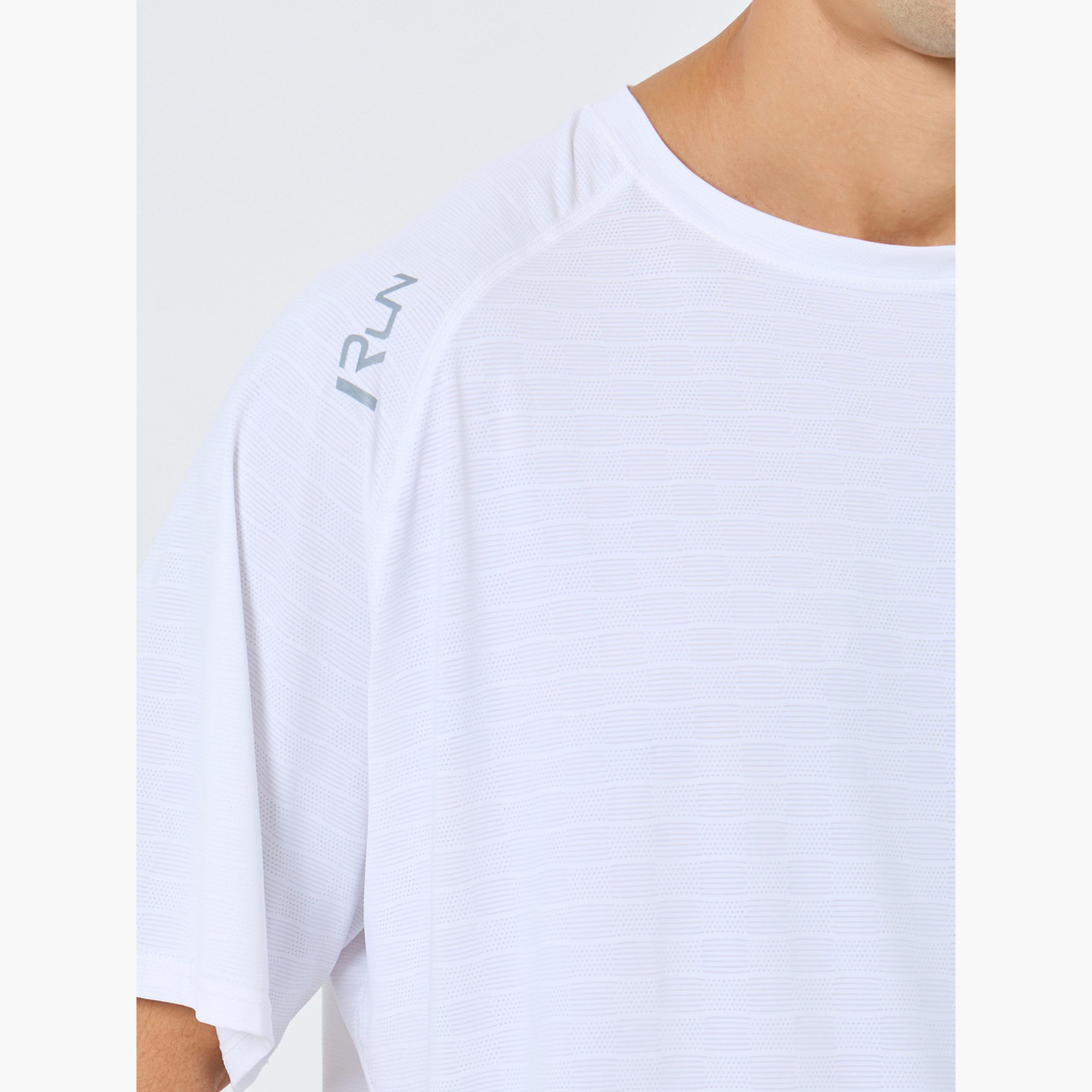 Styli Regular Fit Shoulder Print Detail Athleisure T-Shirt-men-clothing-sportswearandactivewear-tshirtsandpolos-image-4