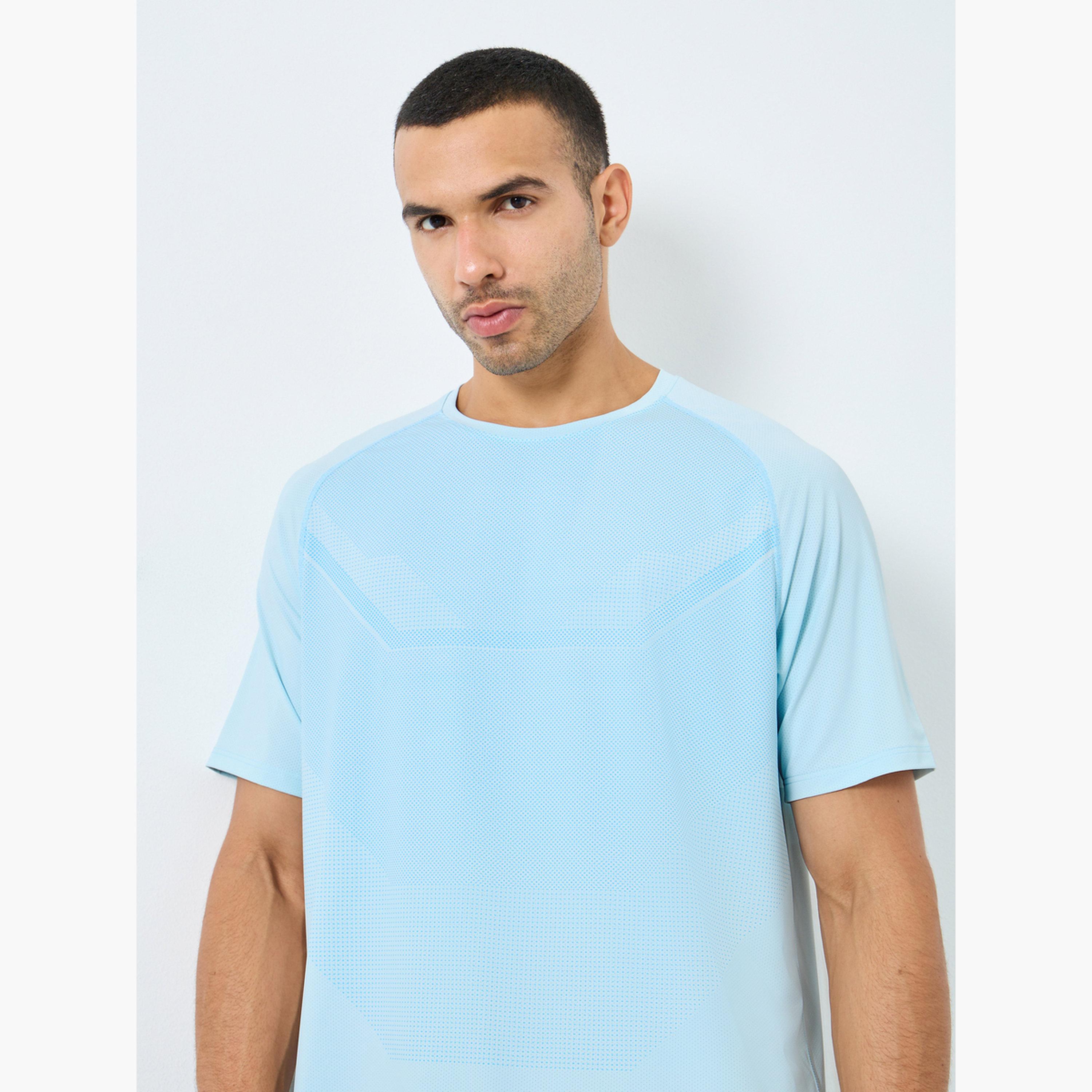 ستايلي - تي شيرت رياضي بقصّة عادية وتفاصيل طباعة أمامية-men-clothing-sportswearandactivewear-tshirtsandpolos-image-3