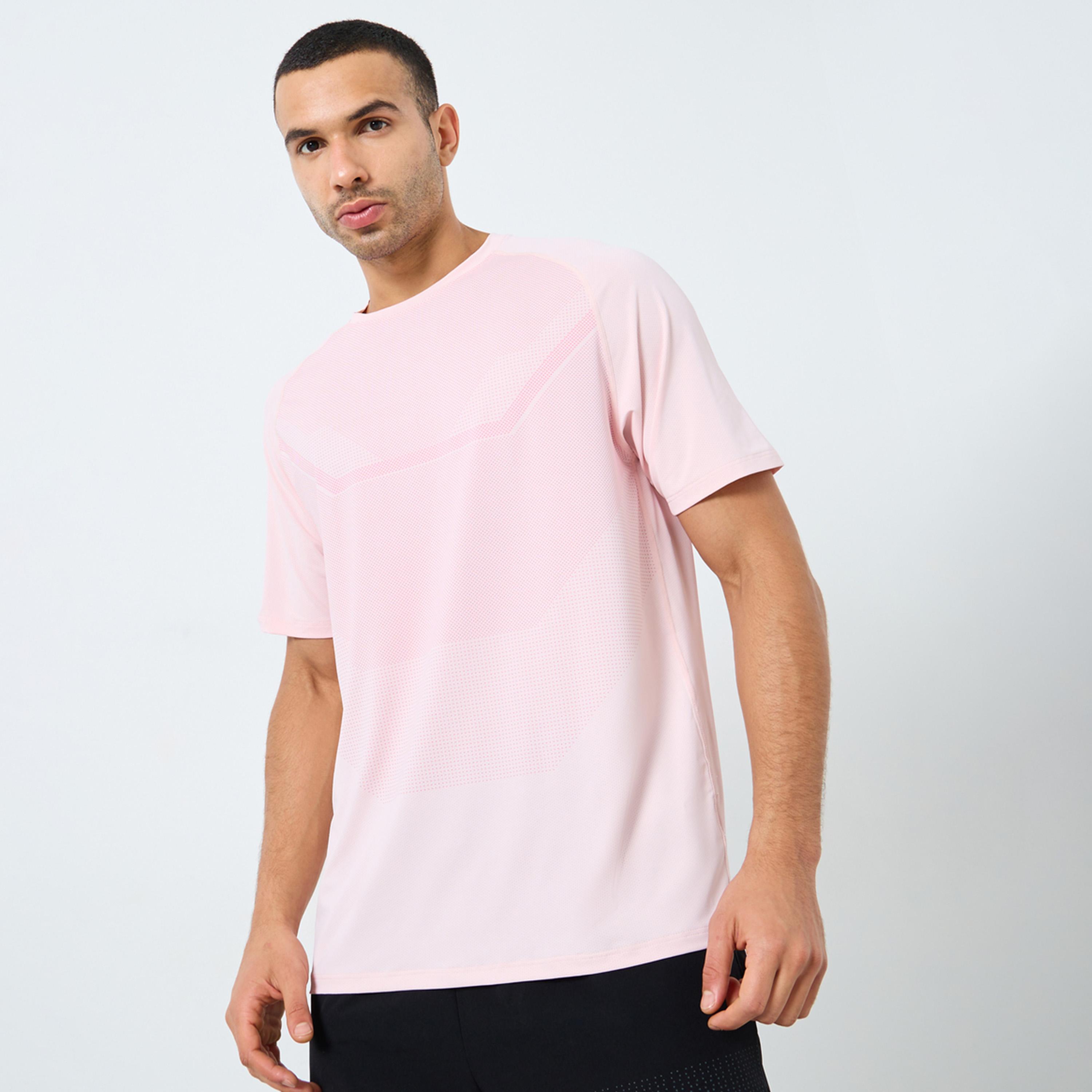 ستايلي - تي شيرت رياضي بقصّة عادية وتفاصيل طباعة أمامية-men-clothing-sportswearandactivewear-tshirtsandpolos-image-1