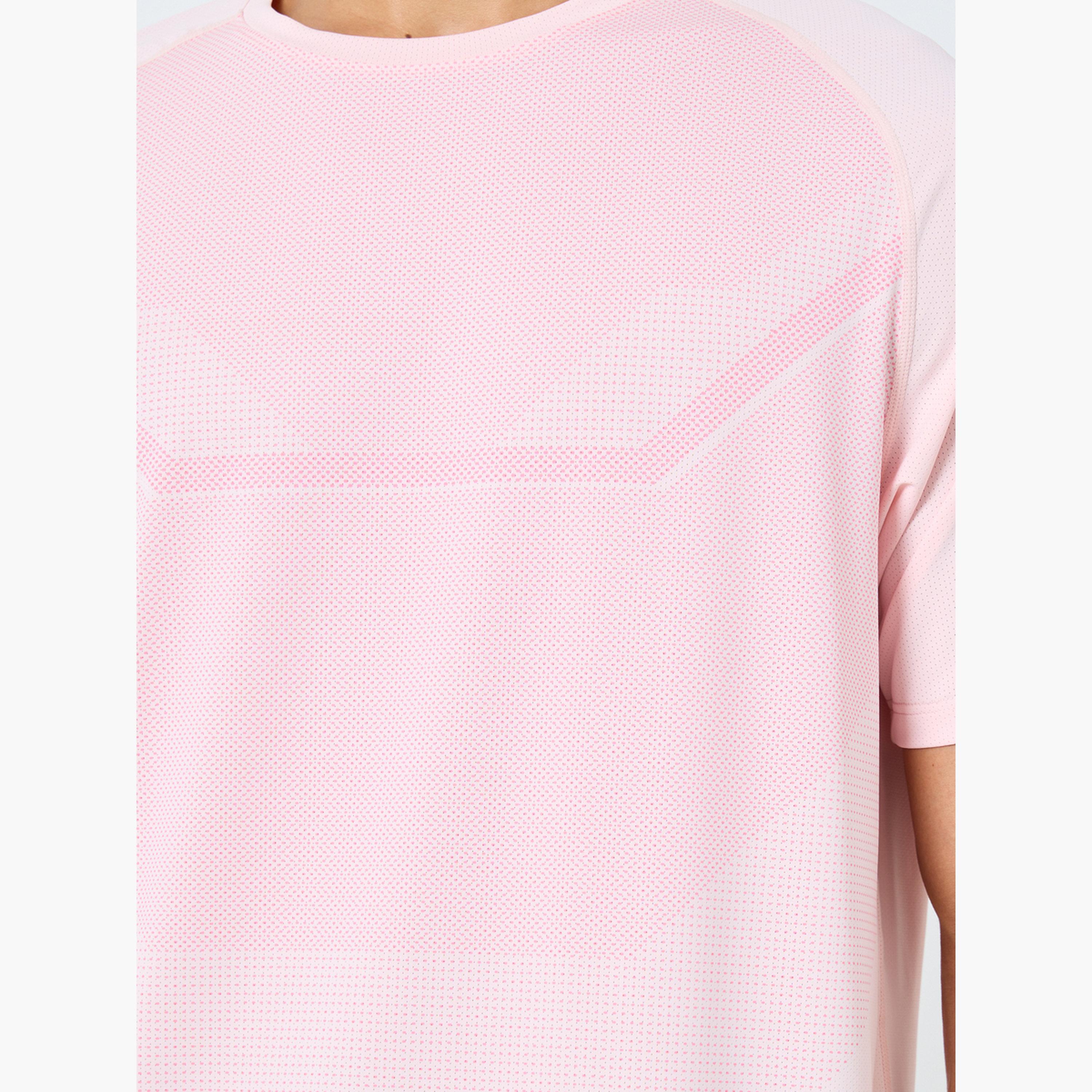 ستايلي - تي شيرت رياضي بقصّة عادية وتفاصيل طباعة أمامية-men-clothing-sportswearandactivewear-tshirtsandpolos-image-4