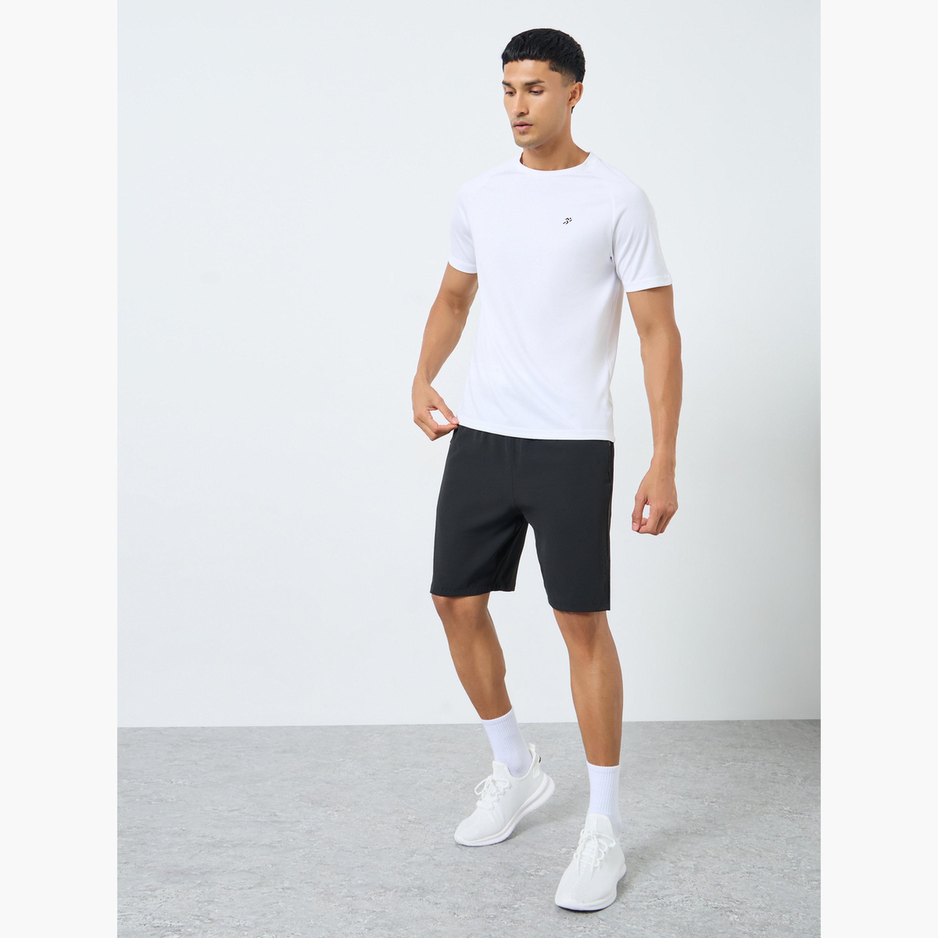 ستايلي - شورت جري رياضي رجالي بقصّة عادية-men-clothing-sportswearandactivewear-bottoms-shorts-image-2