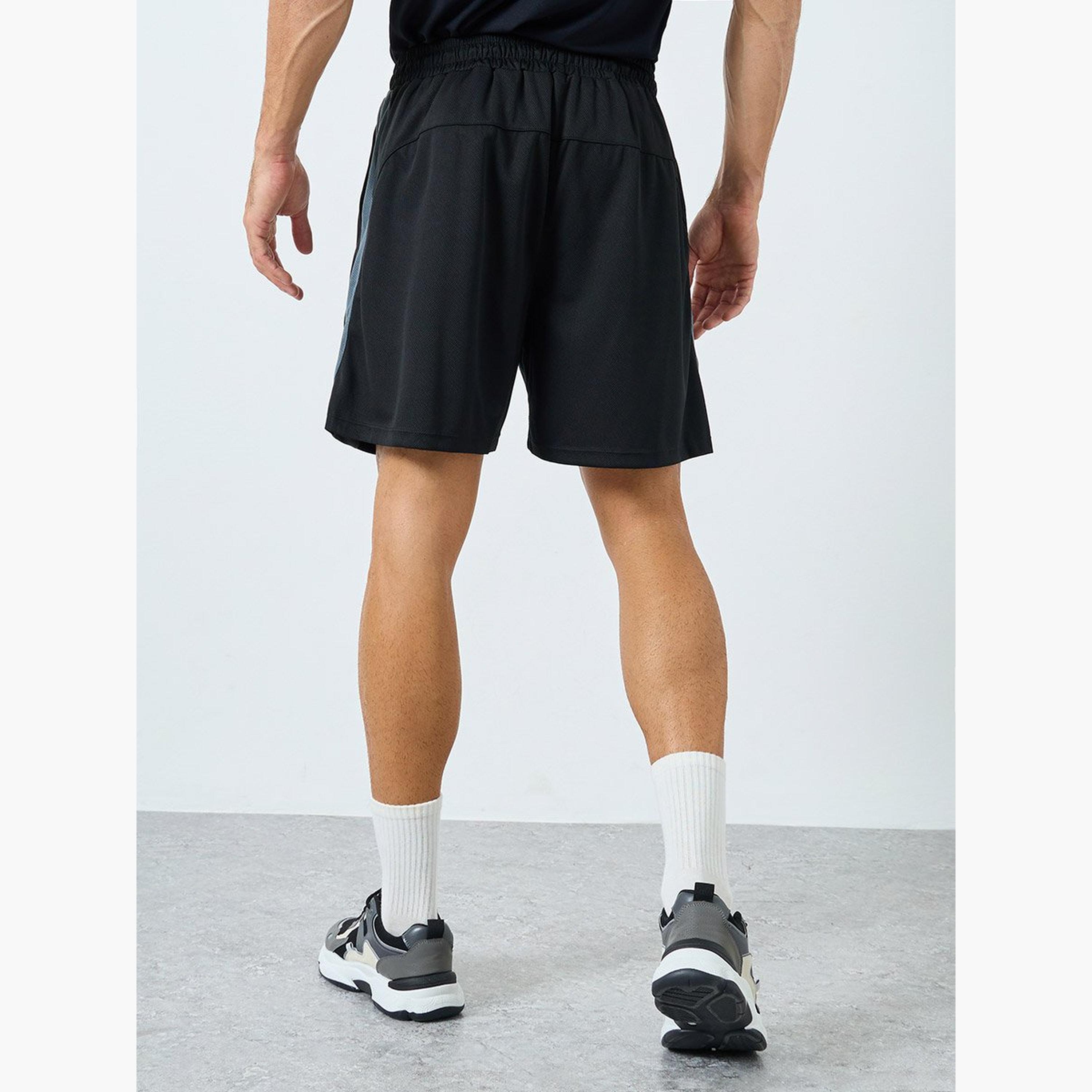 ستايلي - شورت للرجال أسود اللون بقصّة عادية-sports-men-clothing-bottoms-shorts-image-4