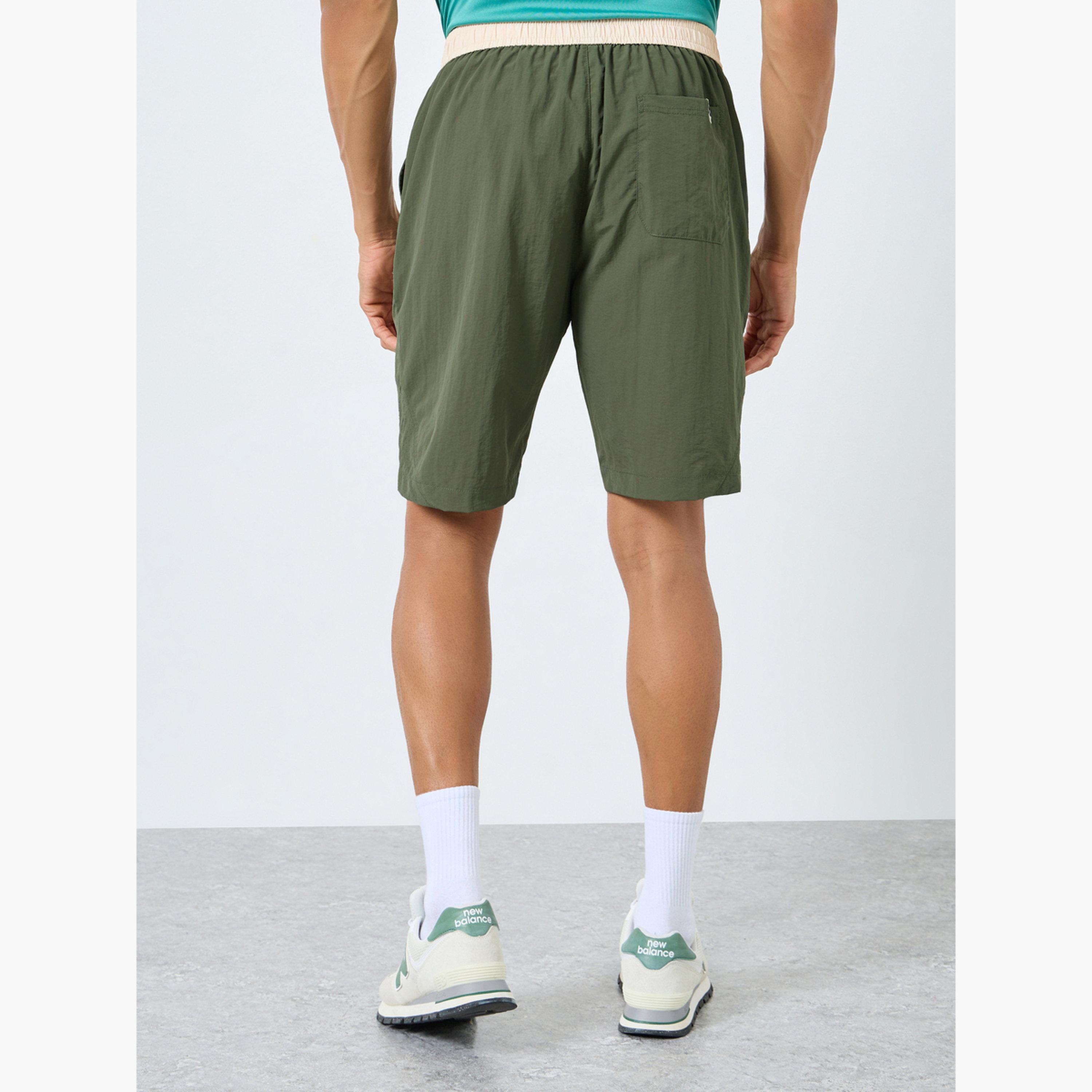 ستايلي - شورت رياضي رجالي أخضر بقصّة عادية-men-clothing-sportswearandactivewear-bottoms-shorts-image-4