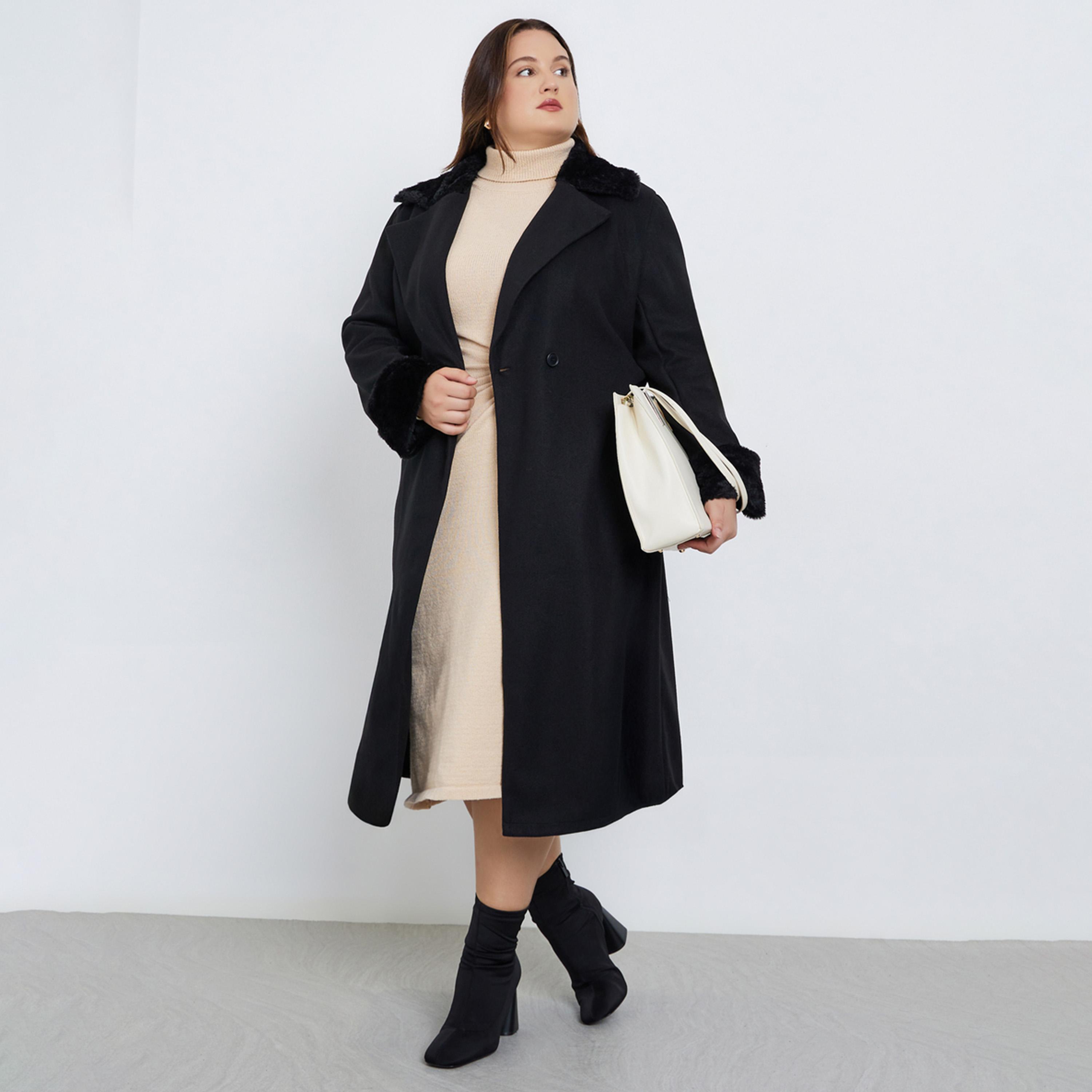 Styli Women Plus Size Black Wool Like Belted Coat with Fur Trim-women-winterwear-coatsandjackets-coats-image-1