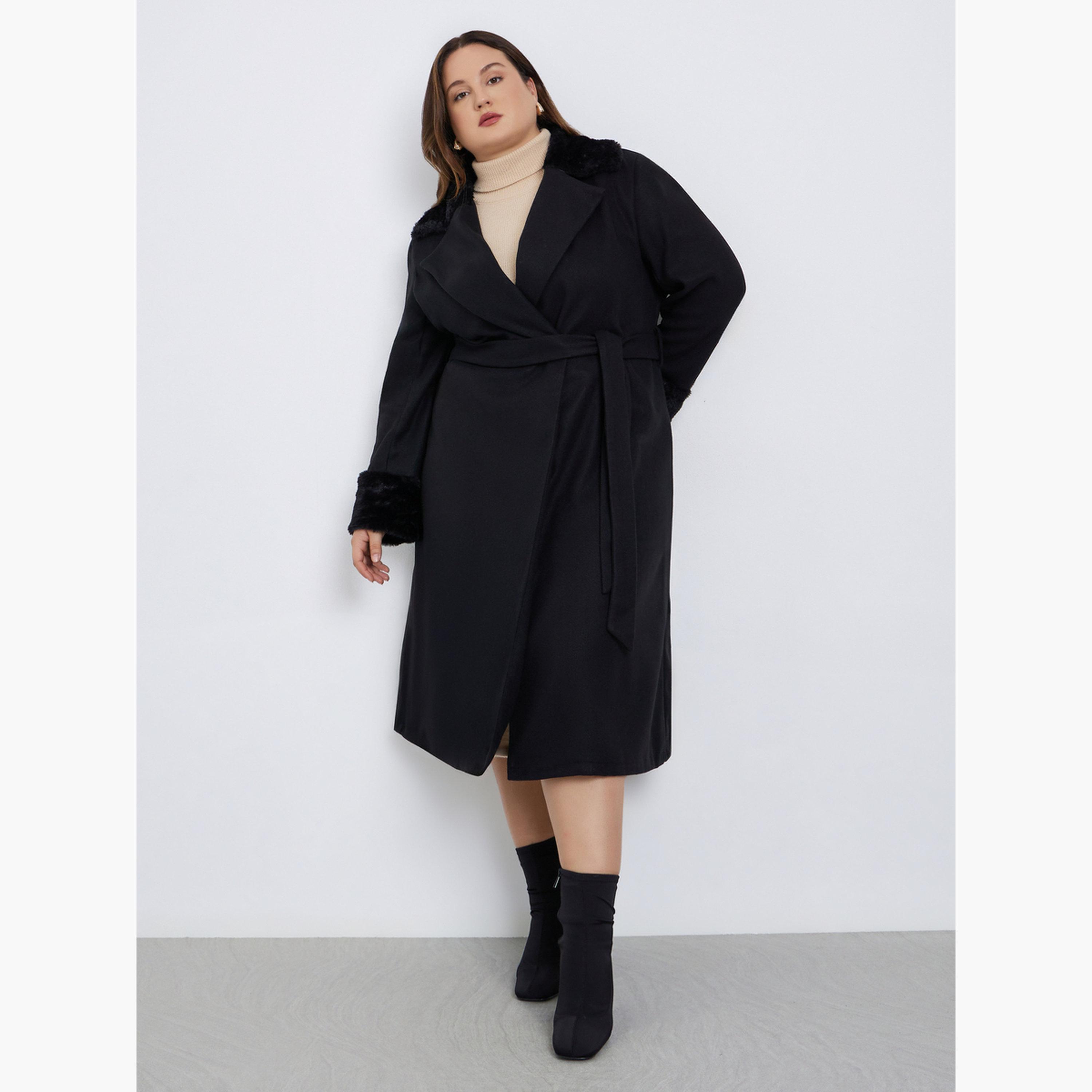 ستايلي - معطف أسود من الصوف بحزام مع حواف من الفرو بحجم كبير-women-winterwear-coatsandjackets-coats-image-2