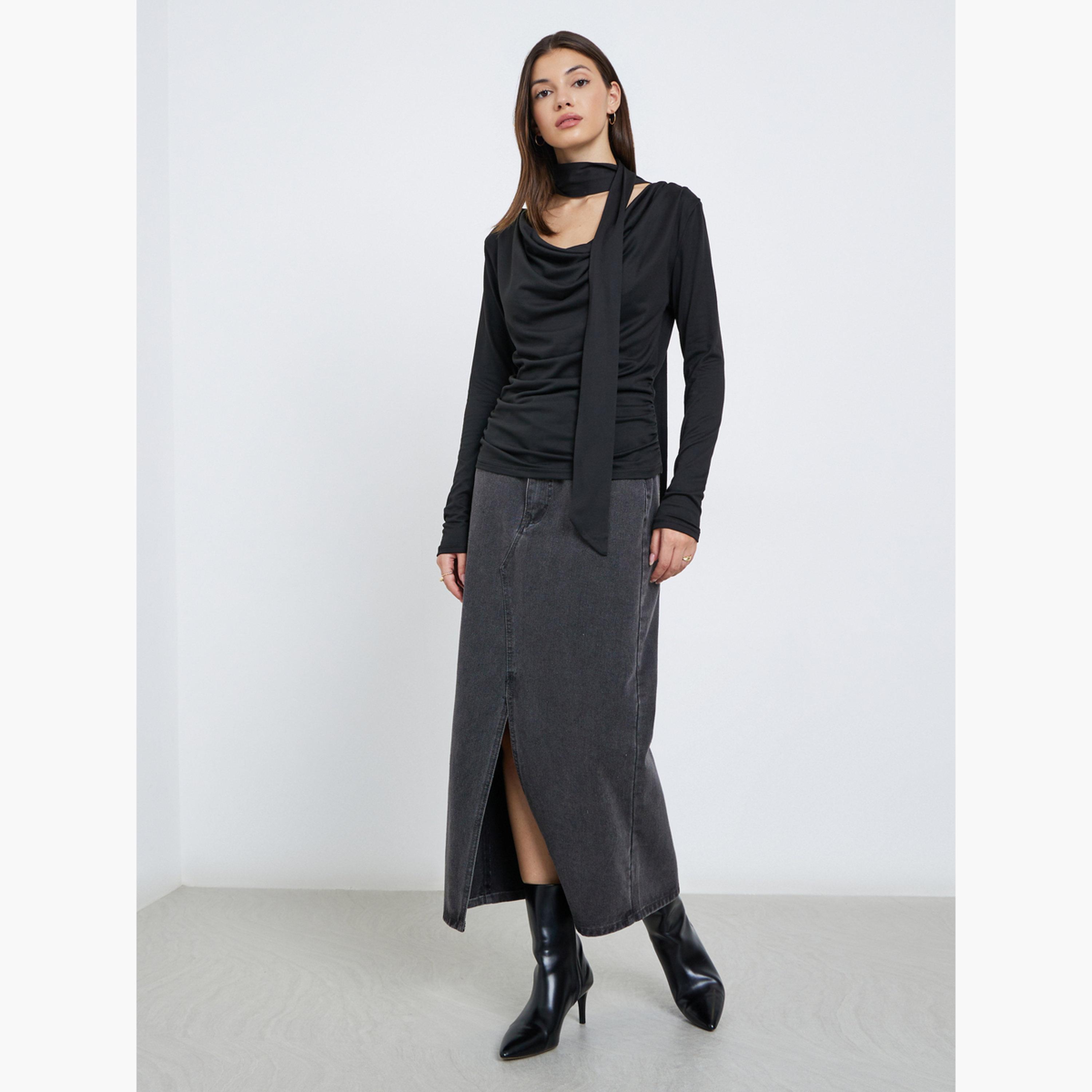 ستايلي - بلوزة سوداء محبوكة برقبة دائرية مع وشاح للرقبة-women-clothing-shirtsandblouses-blouses-image-2