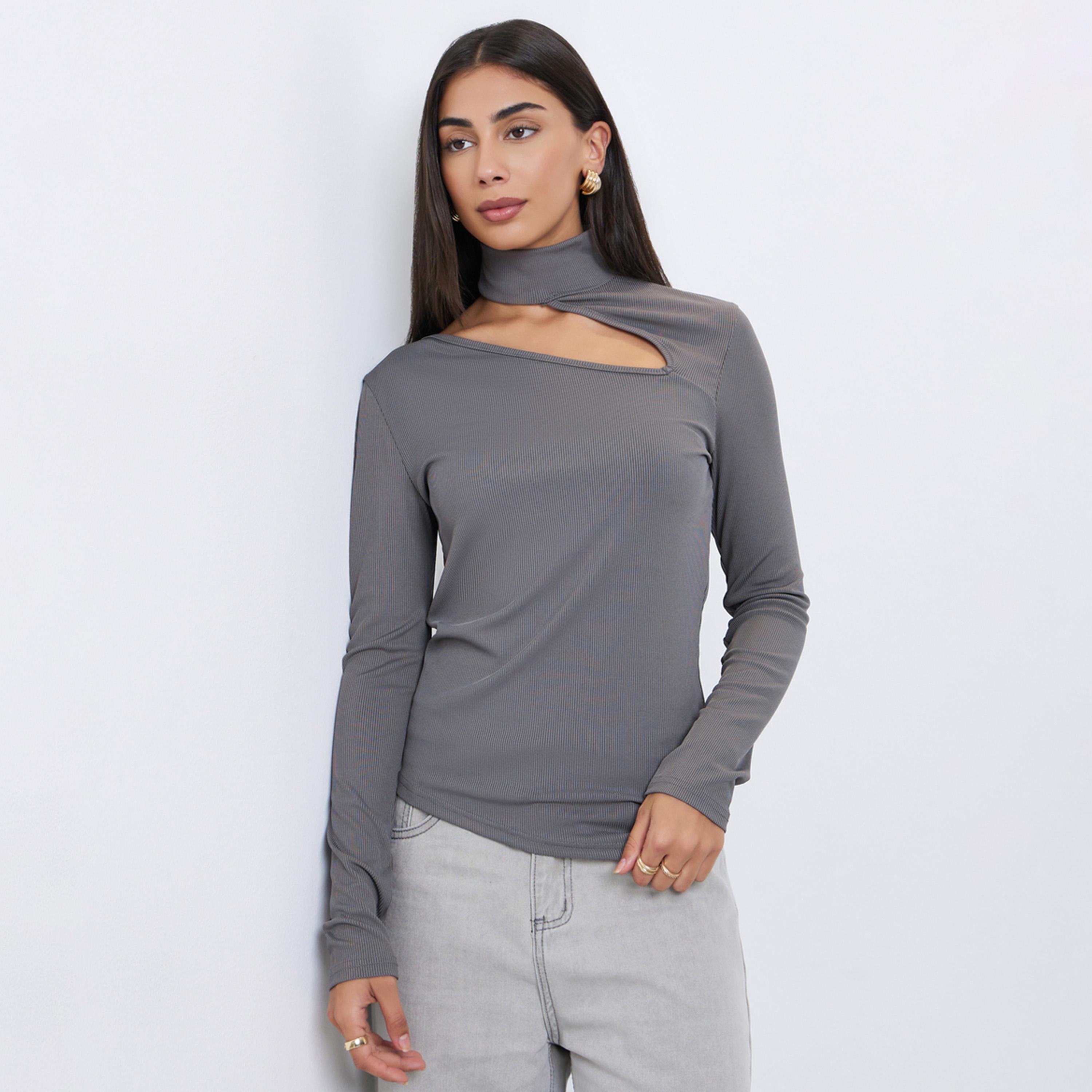 ستايلي - بلوزة محبوكة لون فحمي مع تفاصيل مقصوصة-women-clothing-tshirts-image-1