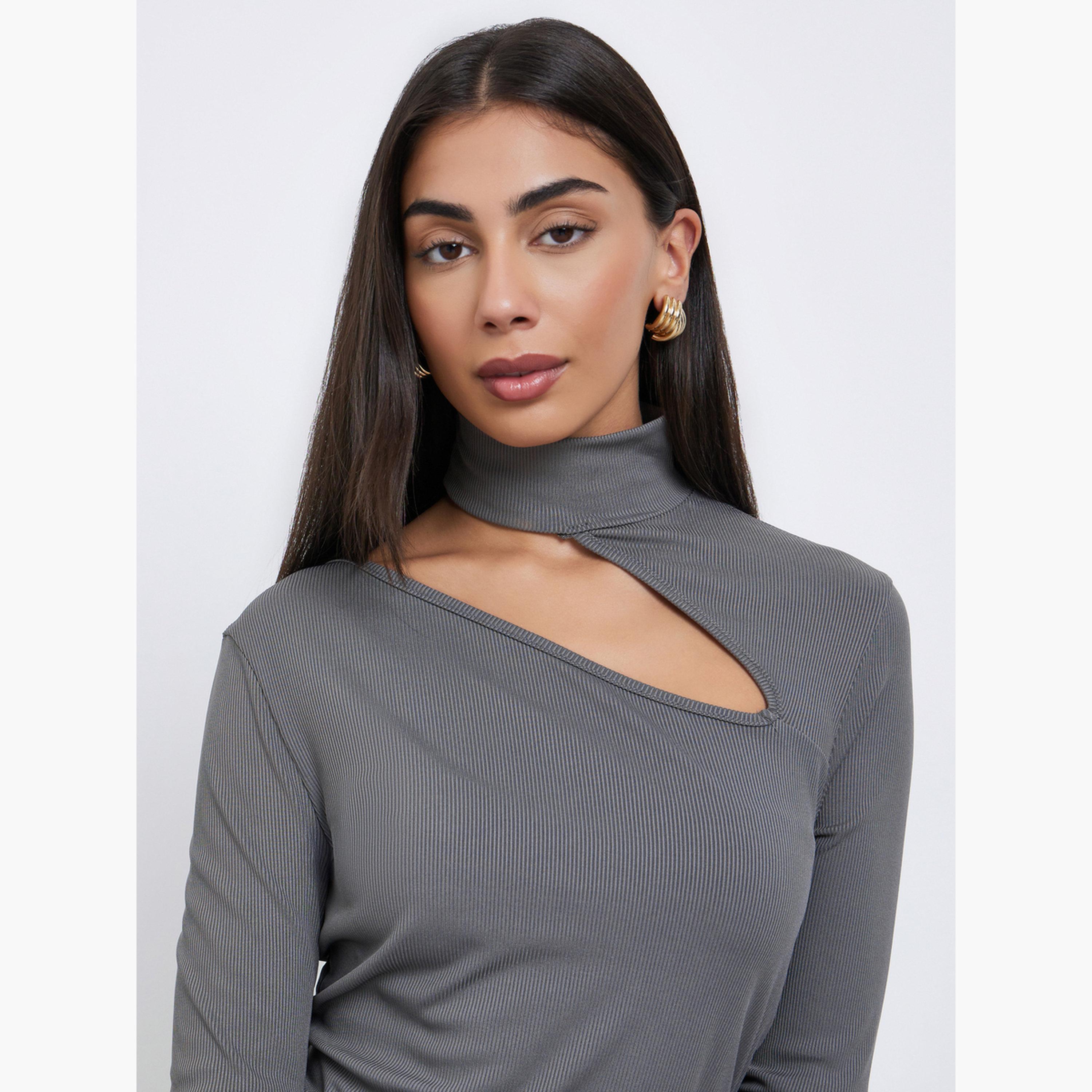 ستايلي - بلوزة محبوكة لون فحمي مع تفاصيل مقصوصة-women-clothing-tshirts-image-3