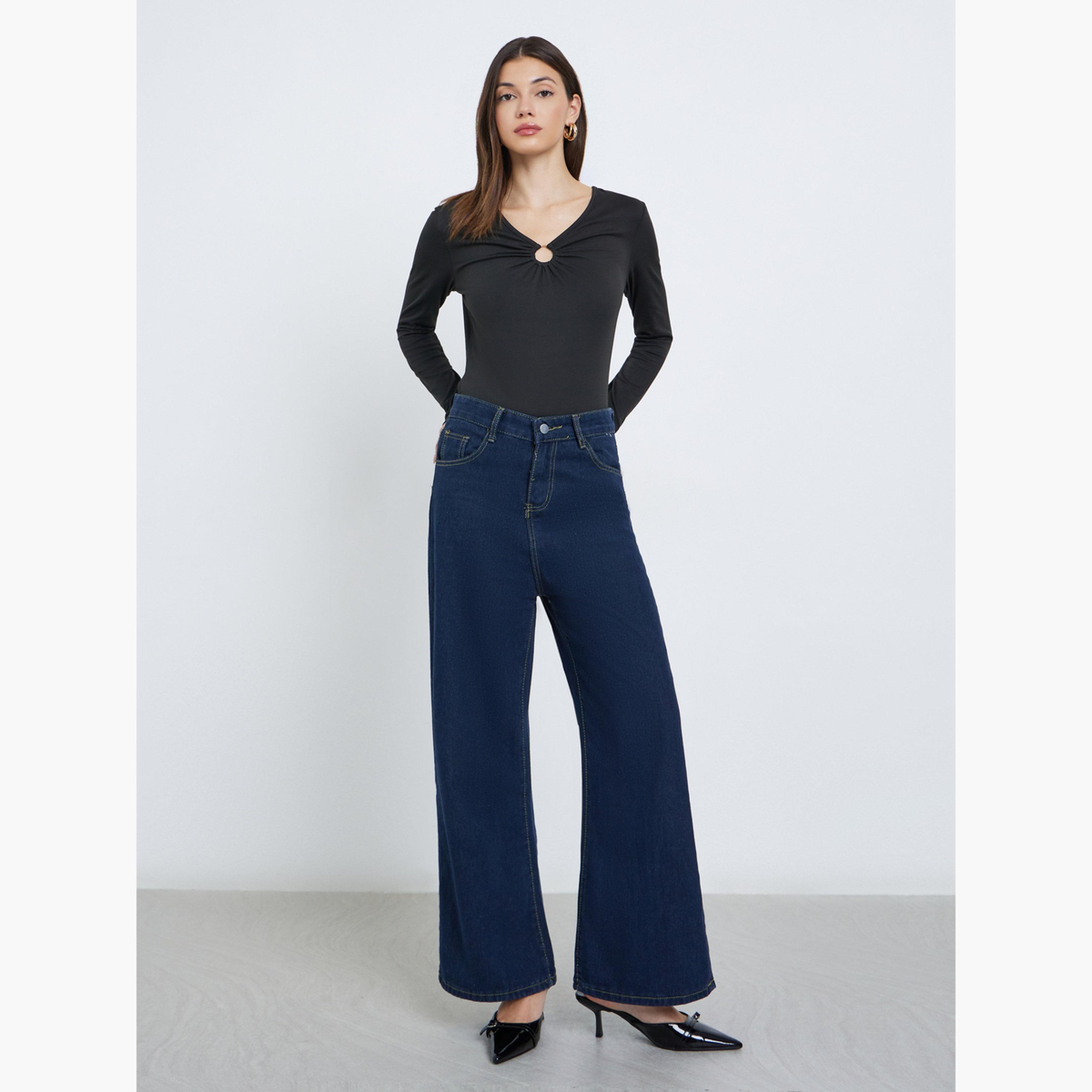 ستايلي - بلوزة محبوكة ضيقة بتفاصيل ثقب المفتاح لون أسود-women-clothing-shirtsandblouses-shirts-image-2