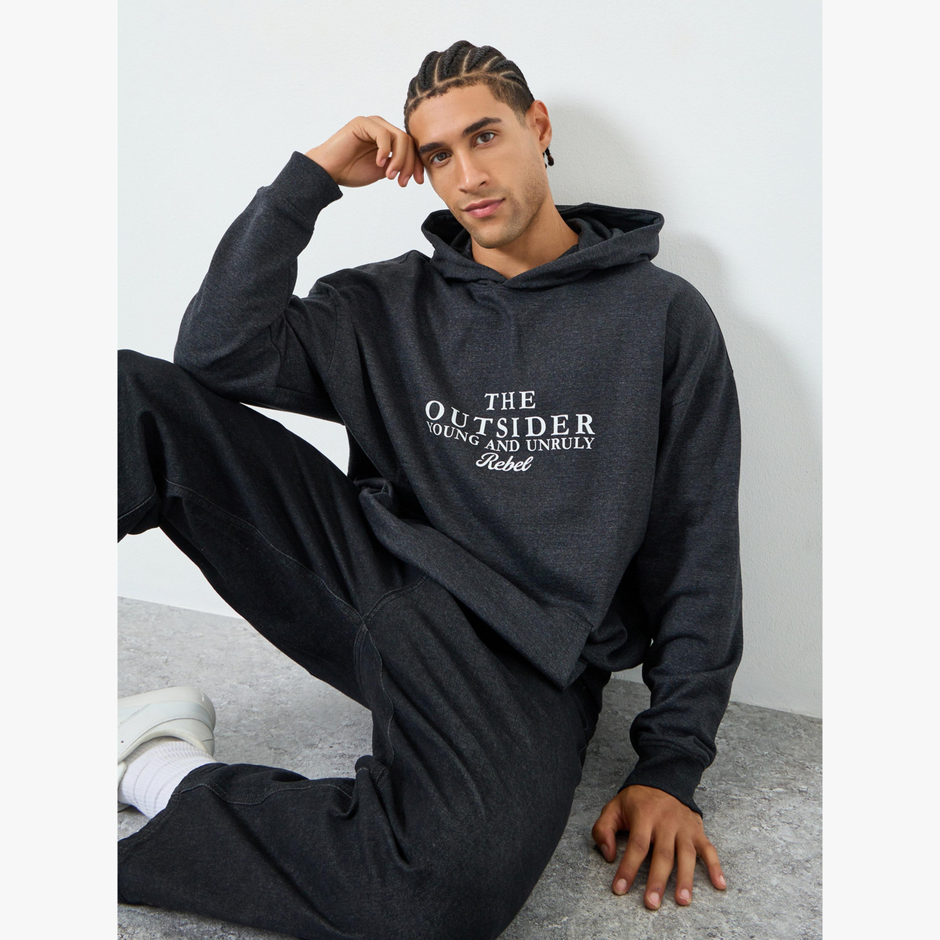 هودي بقصة واسعة وطبعة غرافيك-men-clothing-hoodiesandsweatshirts-image-1