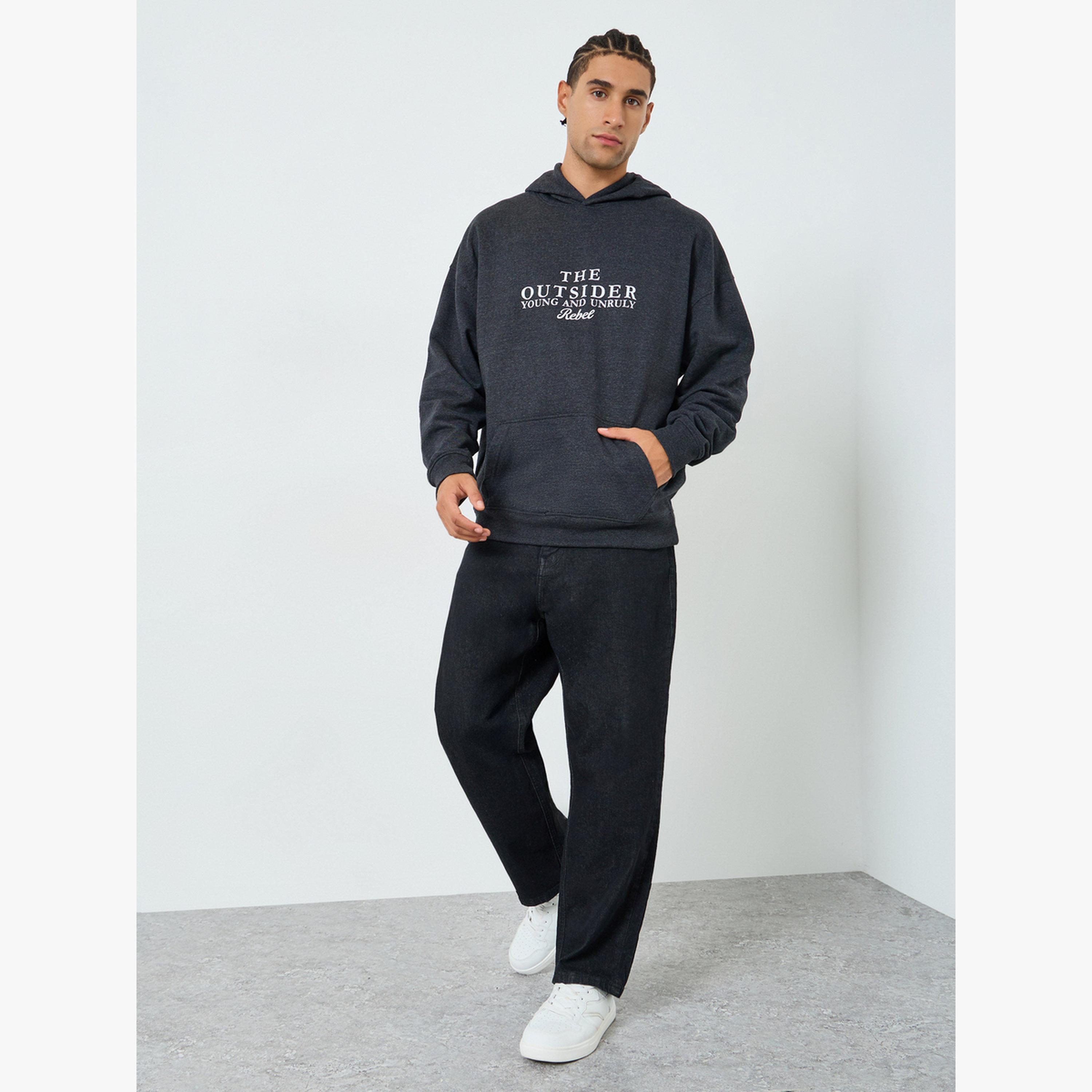 هودي بقصة واسعة وطبعة غرافيك-men-clothing-hoodiesandsweatshirts-image-2
