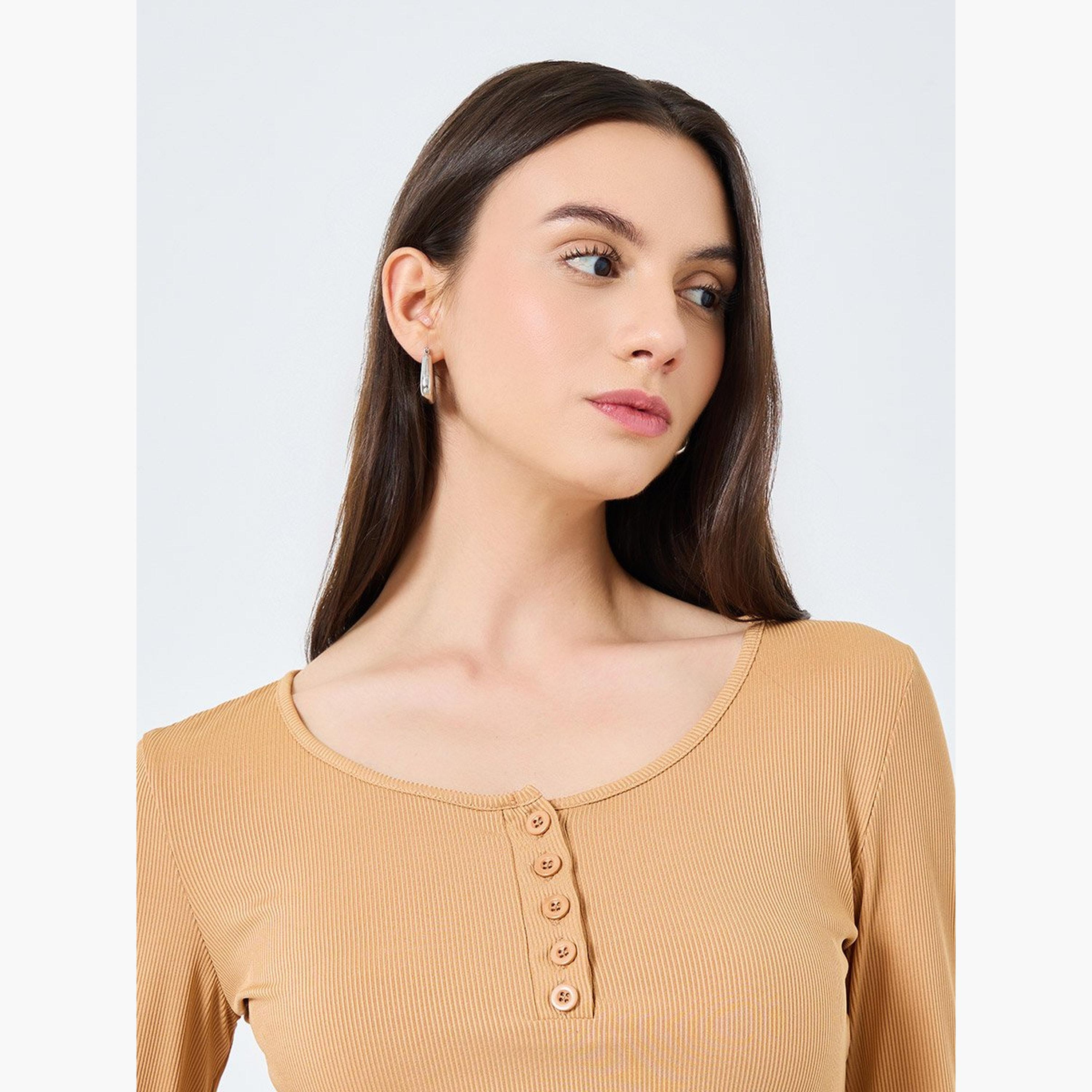 تيك تو - بلوزة محبوكة مضلعة بأزرار وفتحة رقبة دائرية-women-clothing-tshirts-image-3