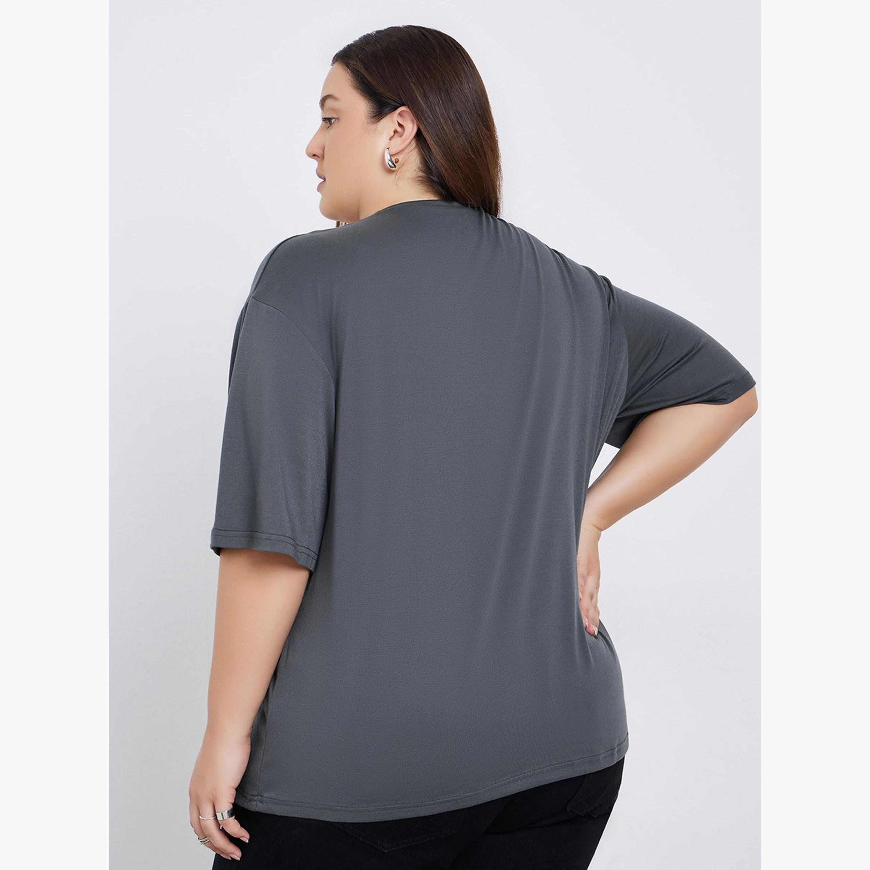 ستايلي - تي شيرت رمادي بطباعة جرافيكية مقاس كبير-women-clothing-tshirts-image-4
