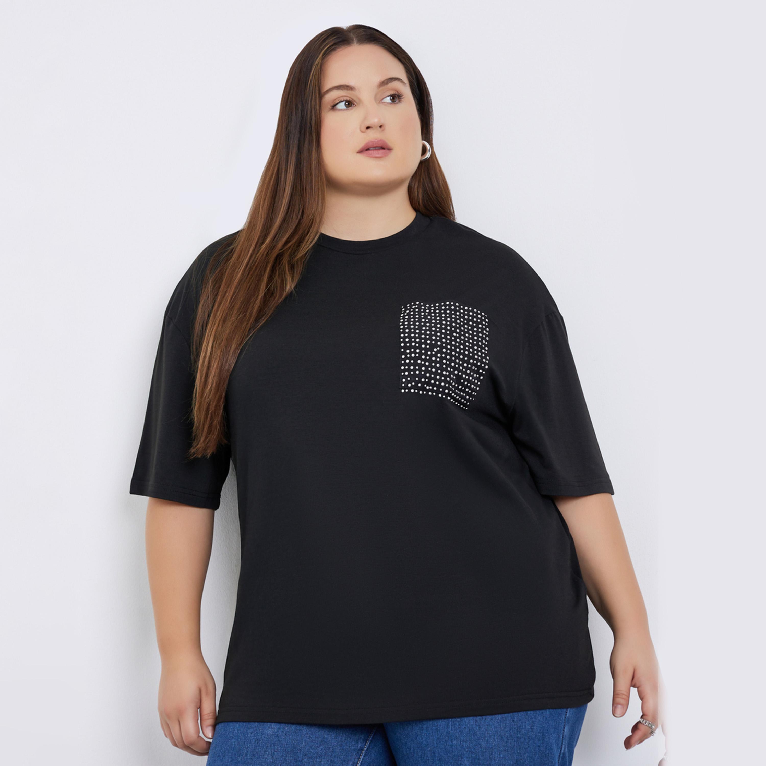 ستايلي - تي شيرت أسود مقاس كبير مع تفاصيل جيوب مرصعة-women-clothing-tshirts-image-1