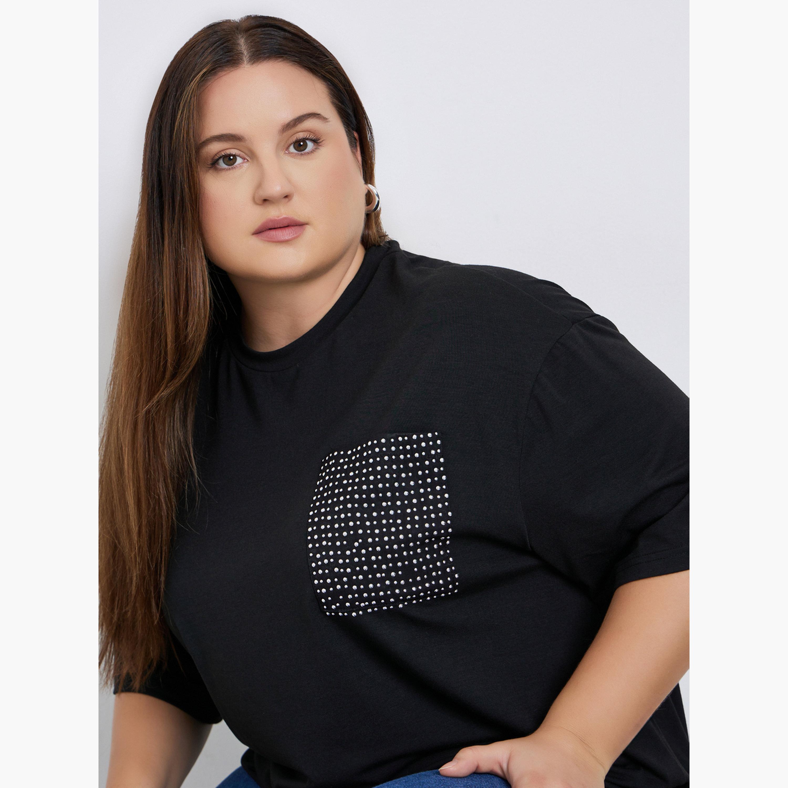 ستايلي - تي شيرت أسود مقاس كبير مع تفاصيل جيوب مرصعة-women-clothing-tshirts-image-3