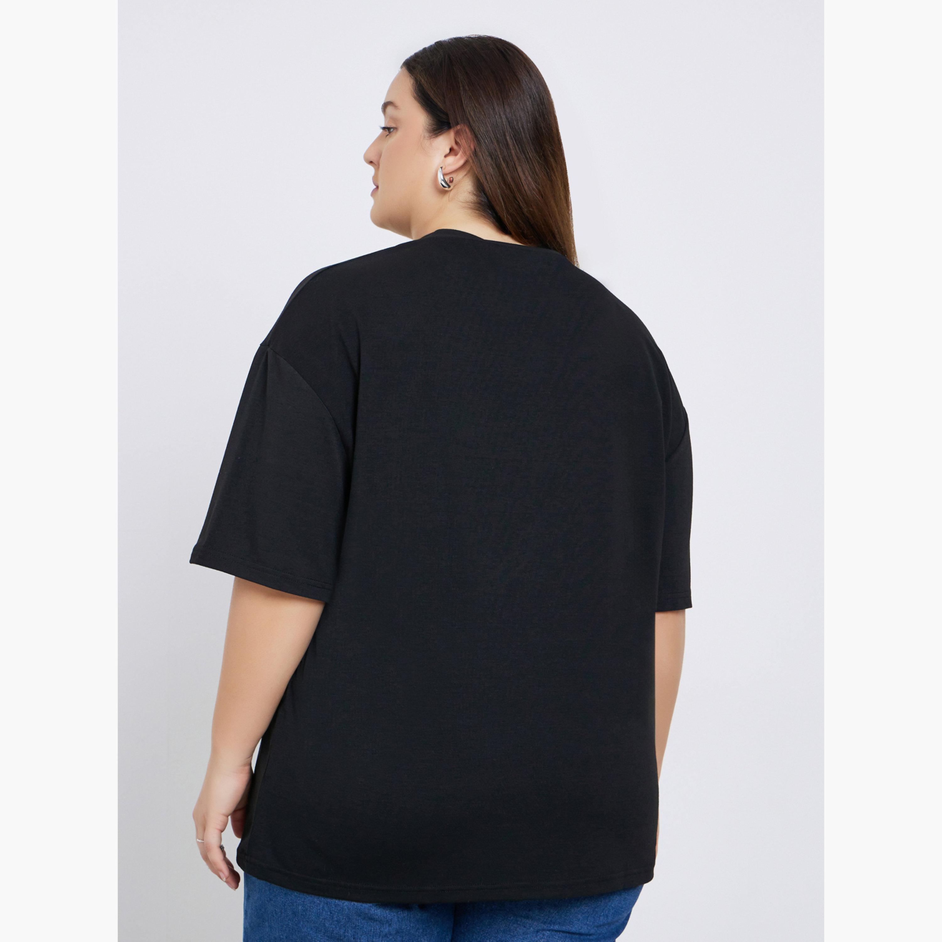 ستايلي - تي شيرت أسود مقاس كبير مع تفاصيل جيوب مرصعة-women-clothing-tshirts-image-4