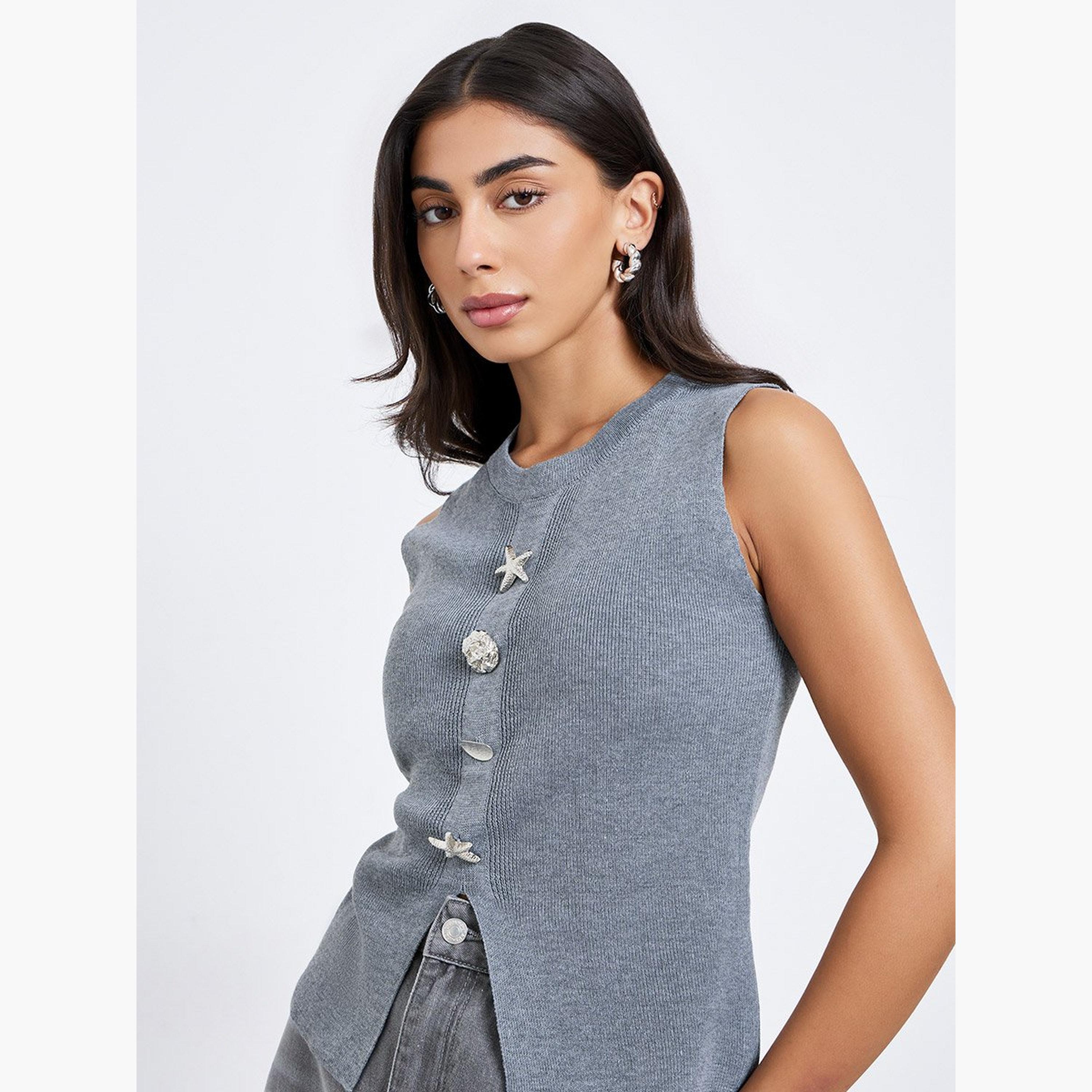 ستايلي - سترة رمادية محبوكة بدون أكمام مع لمسات معدنية-women-clothing-shirtsandblouses-blouses-image-3