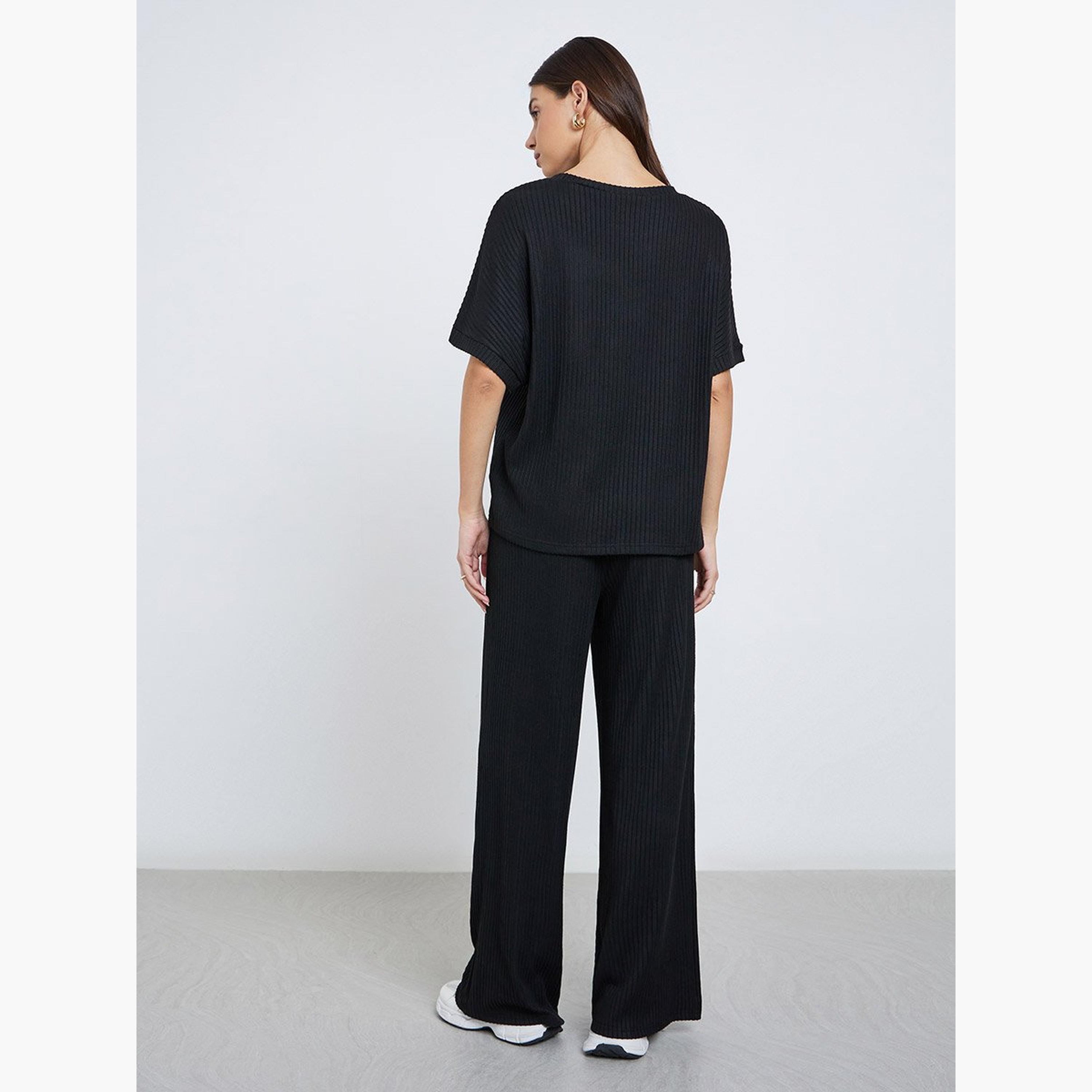 ستايلي - تي شيرت أسود مقاس كبير مضلع مع بنطال منسق-women-clothing-coordsets-image-4