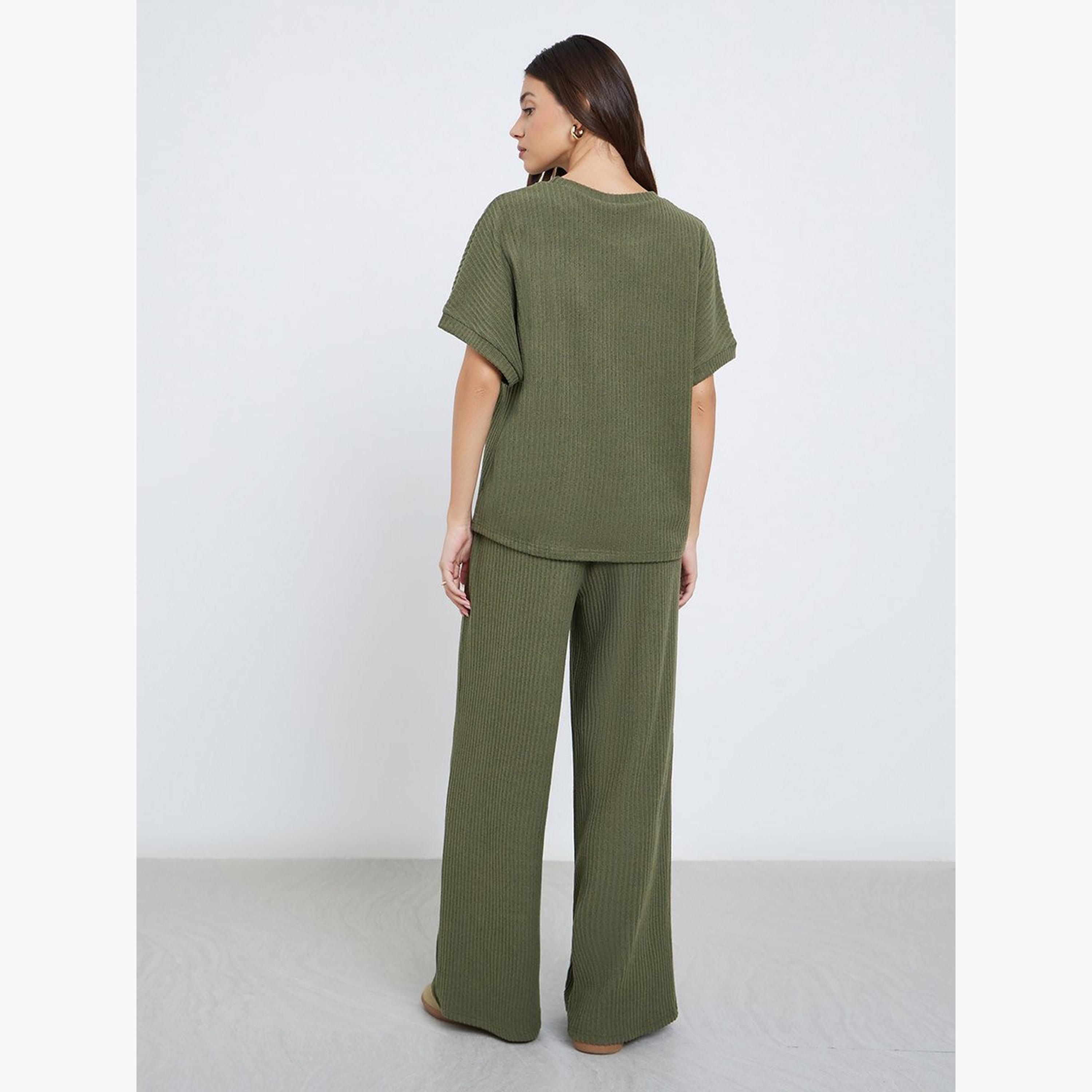 ستايلي - تي شيرت وبنطال مضلع مقاس كبير لون زيتوني-women-clothing-coordsets-image-4
