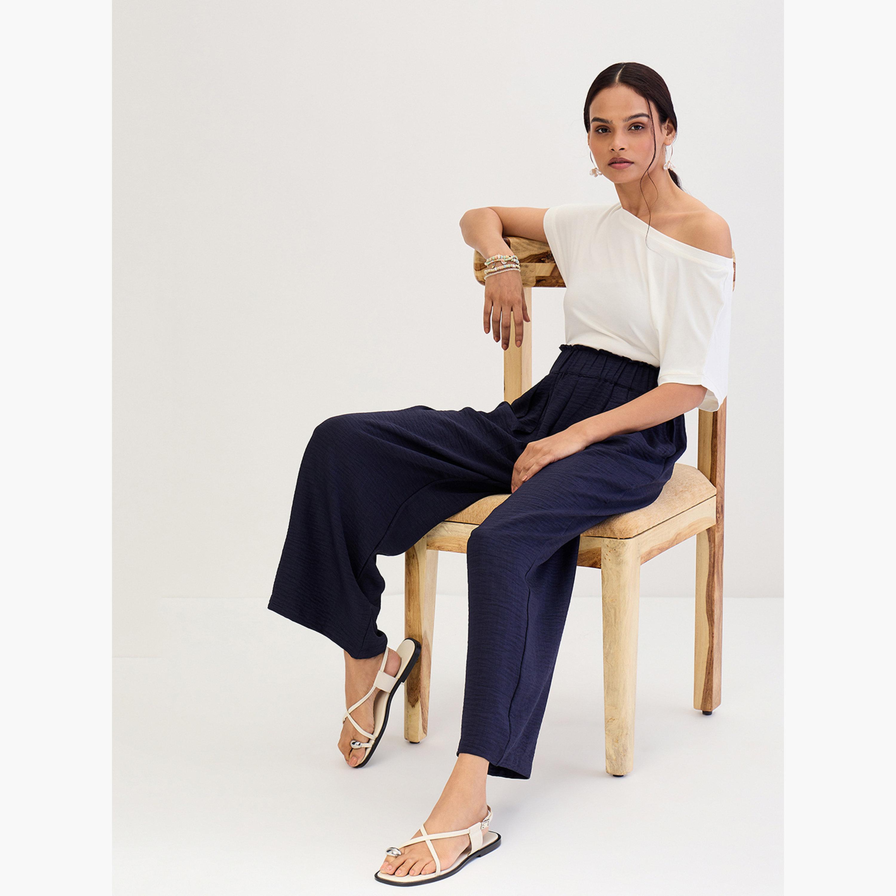 فيميلا - بنطال أزرق داكن بساق واسعة وتفاصيل مطوية-women-clothing-bottoms-trousers-image-2