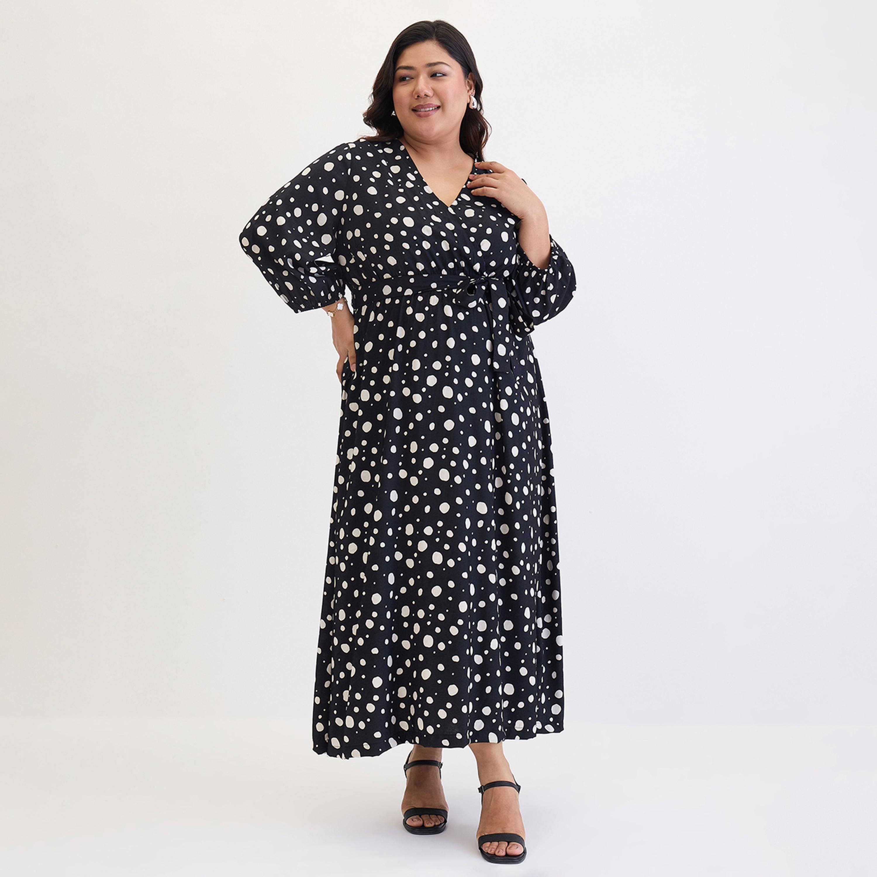 فيميلا - فستان ماكسي بطبعة نقط سوداء حجم كبير-women-clothing-dresses-image-1