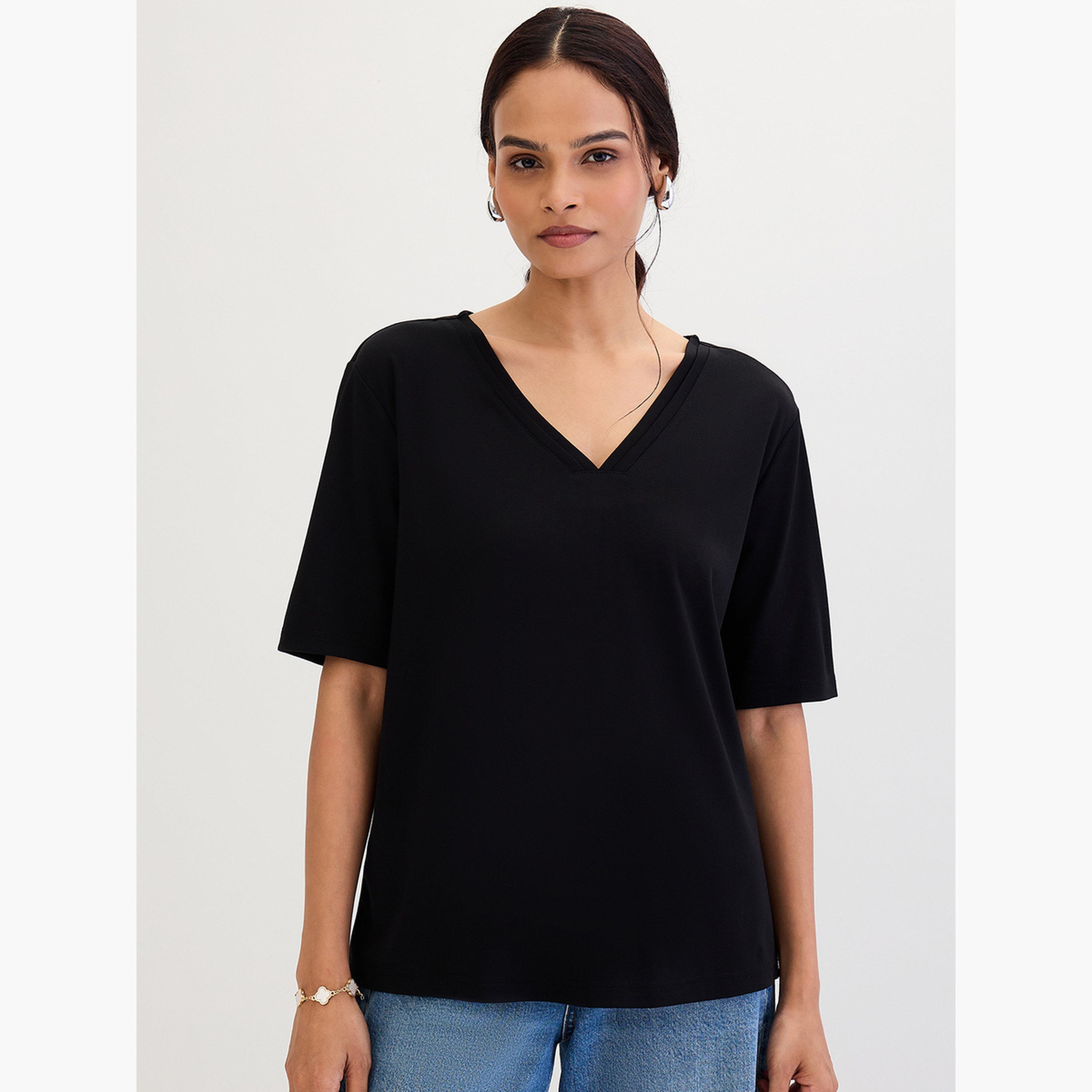 فيميلا - تي شيرت أسود أساسي برقبة على شكل حرف V-women-clothing-tshirts-image-1