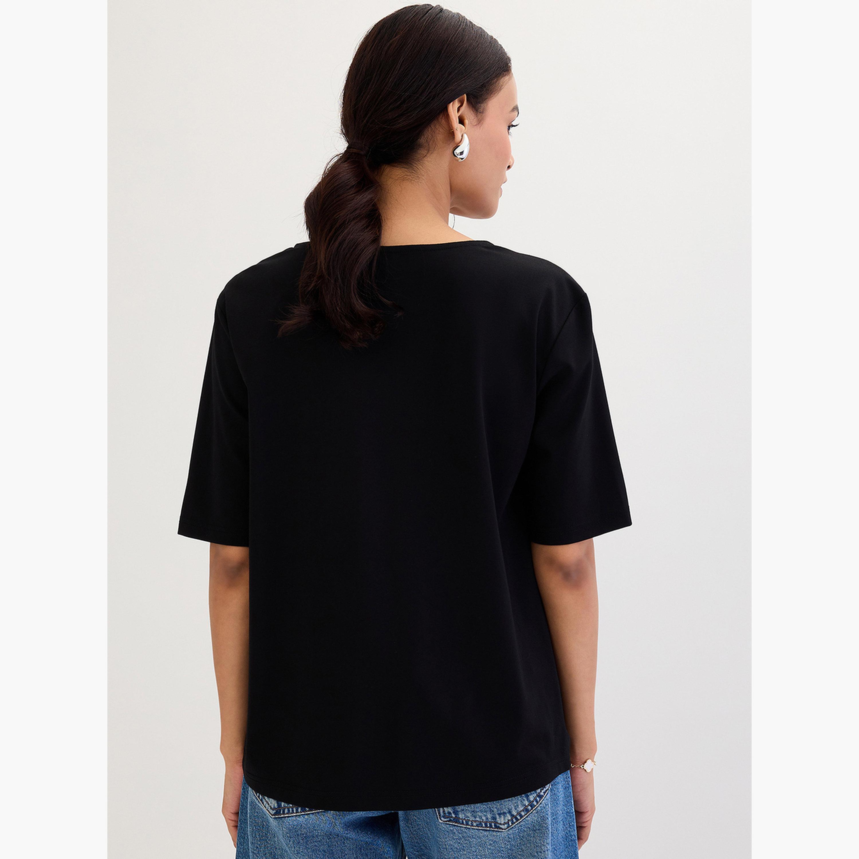 فيميلا - تي شيرت أسود أساسي برقبة على شكل حرف V-women-clothing-tshirts-image-2