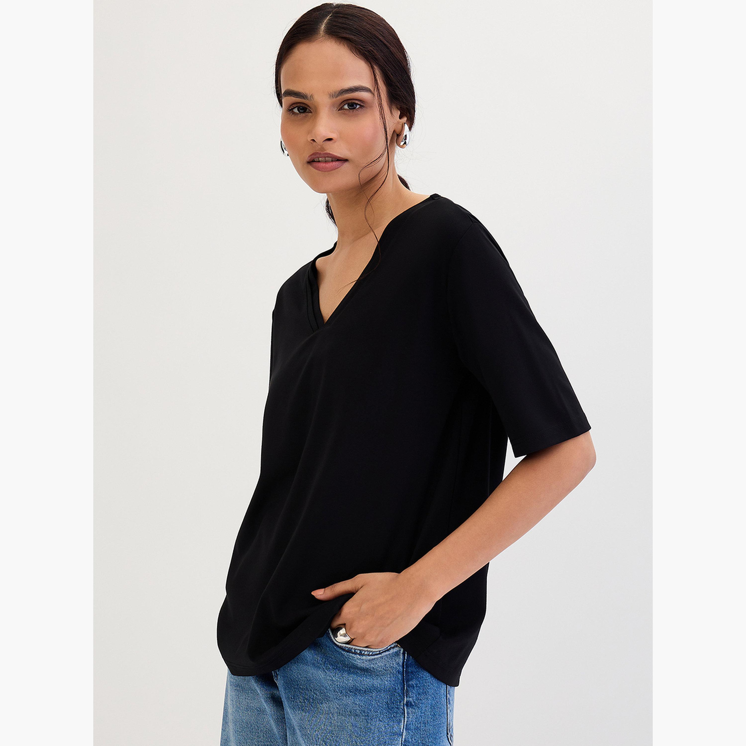 فيميلا - تي شيرت أسود أساسي برقبة على شكل حرف V-women-clothing-tshirts-image-3