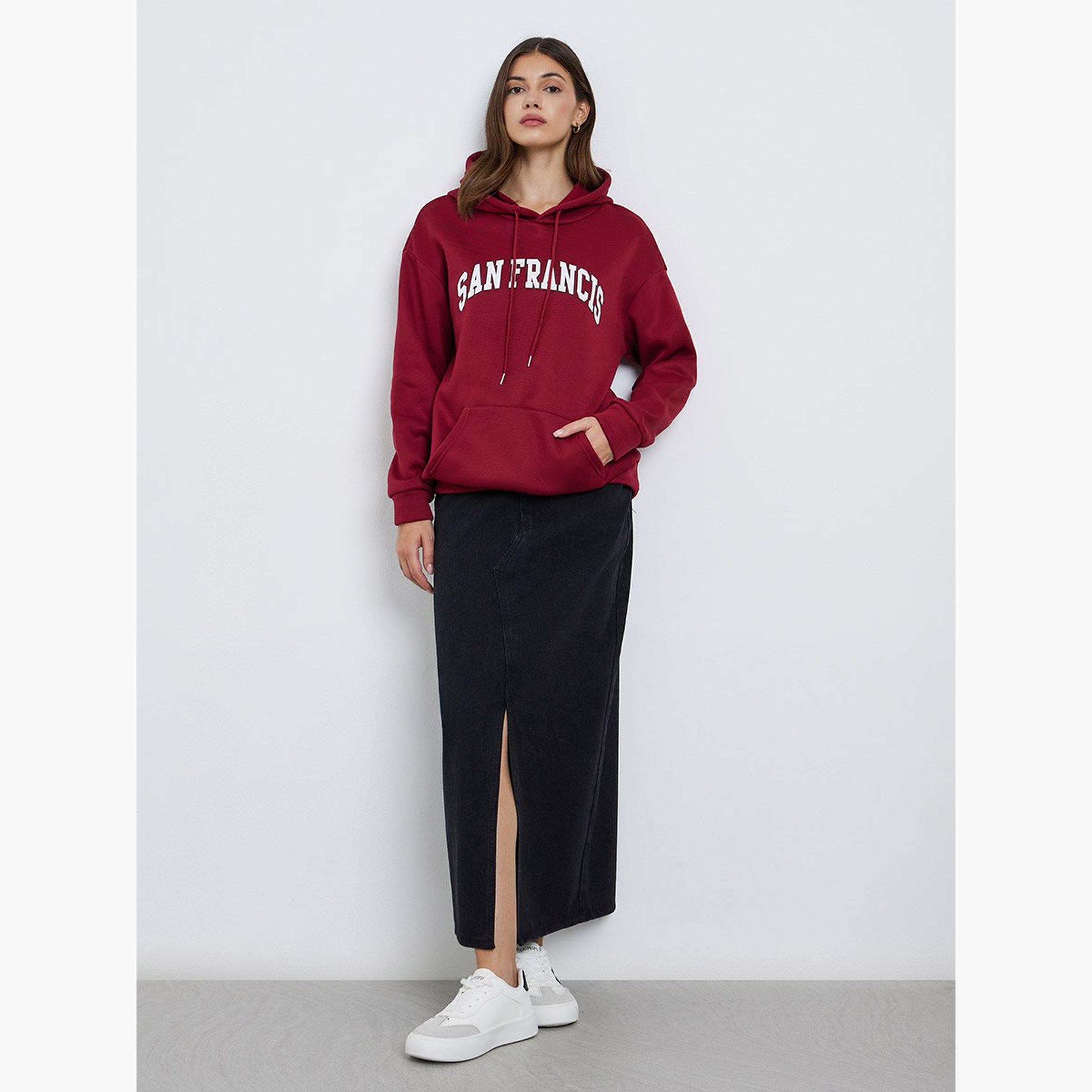 تيك تو - هودي للنساء مقاس كبير مطبوع عليه شعار باللون الأحمر-women-clothing-hoodiesandsweatshirts-hoodies-image-2