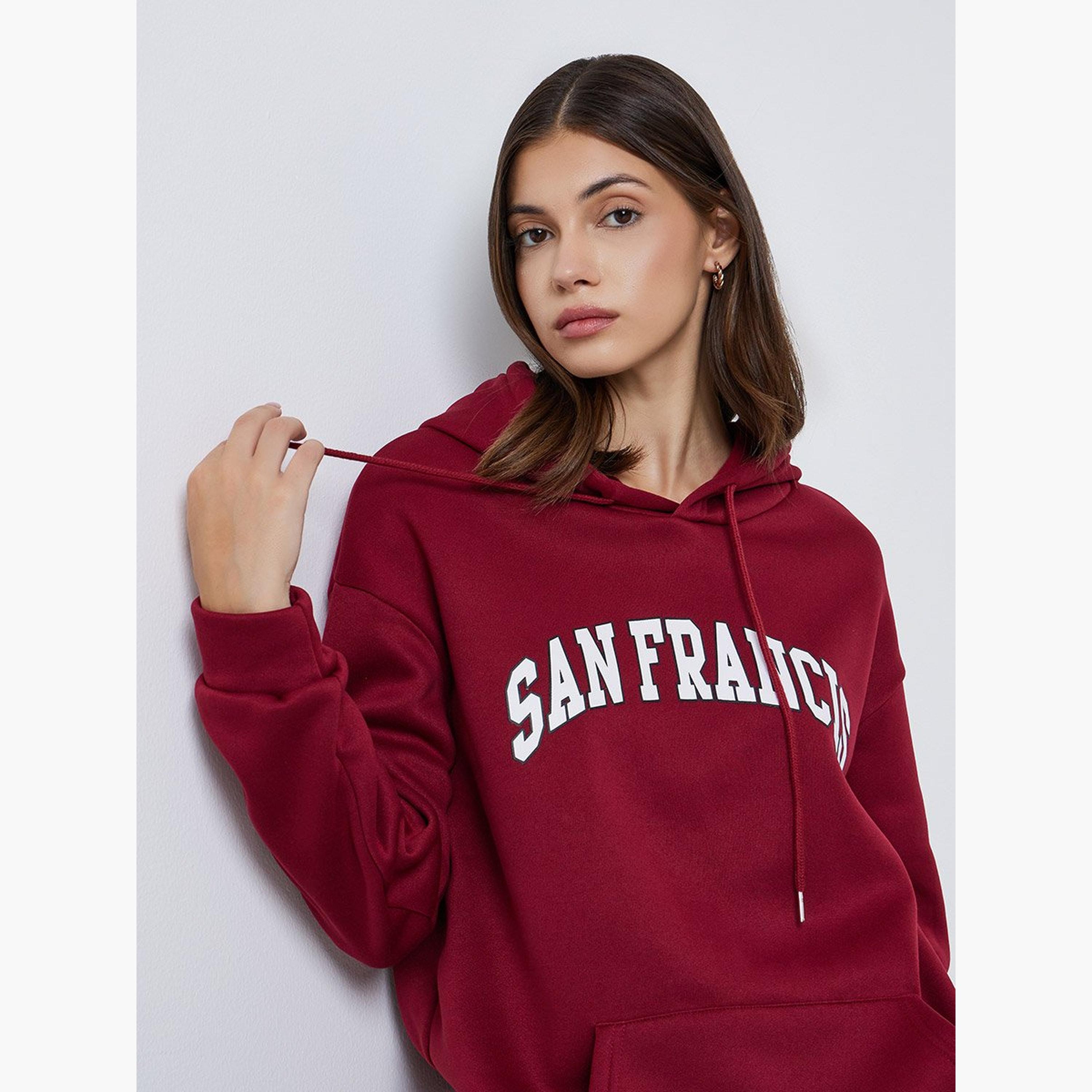 تيك تو - هودي للنساء مقاس كبير مطبوع عليه شعار باللون الأحمر-women-clothing-hoodiesandsweatshirts-hoodies-image-3