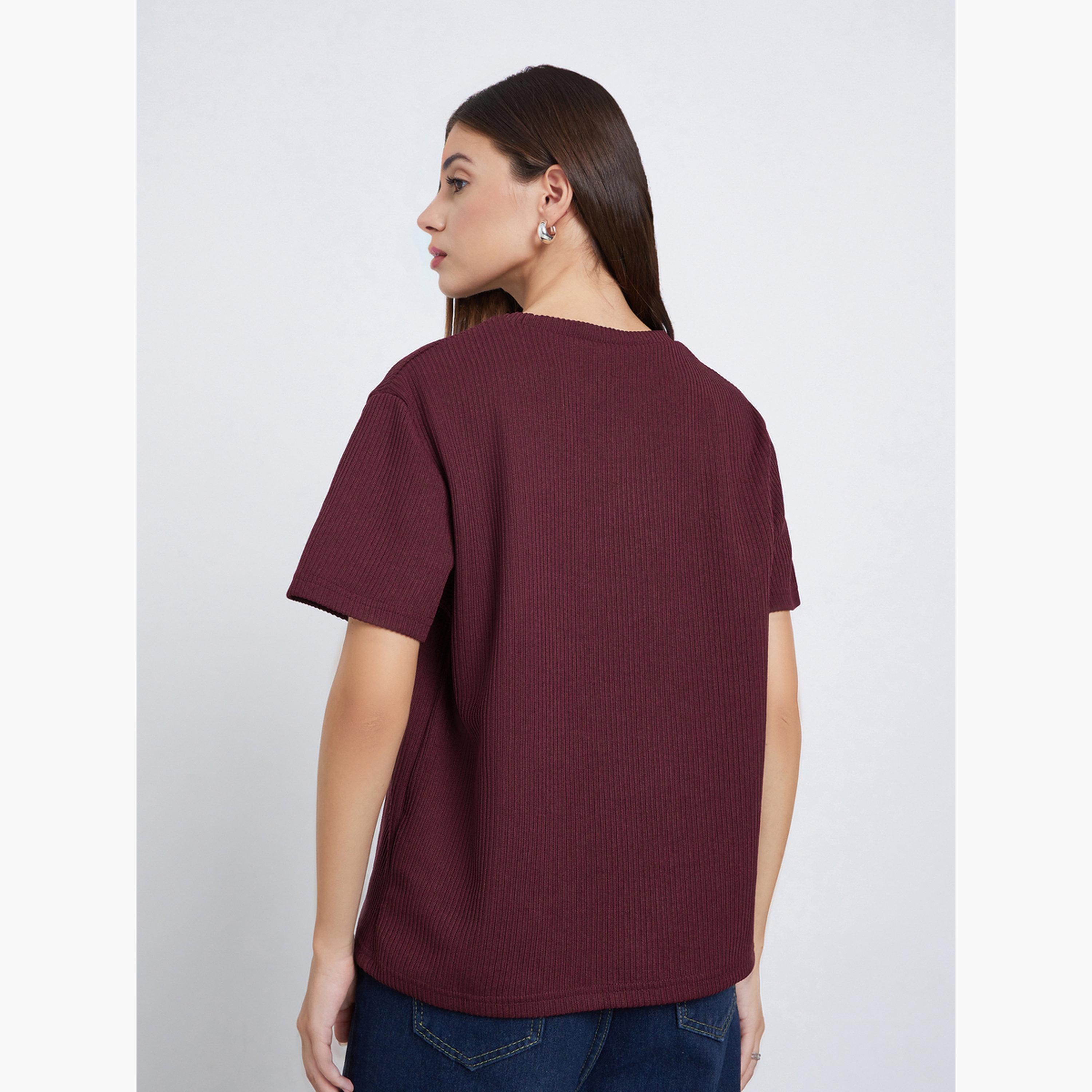 ستايلي - تي شيرت برغندي مسطح محبوك برقبة دائرية-women-clothing-tshirts-image-5