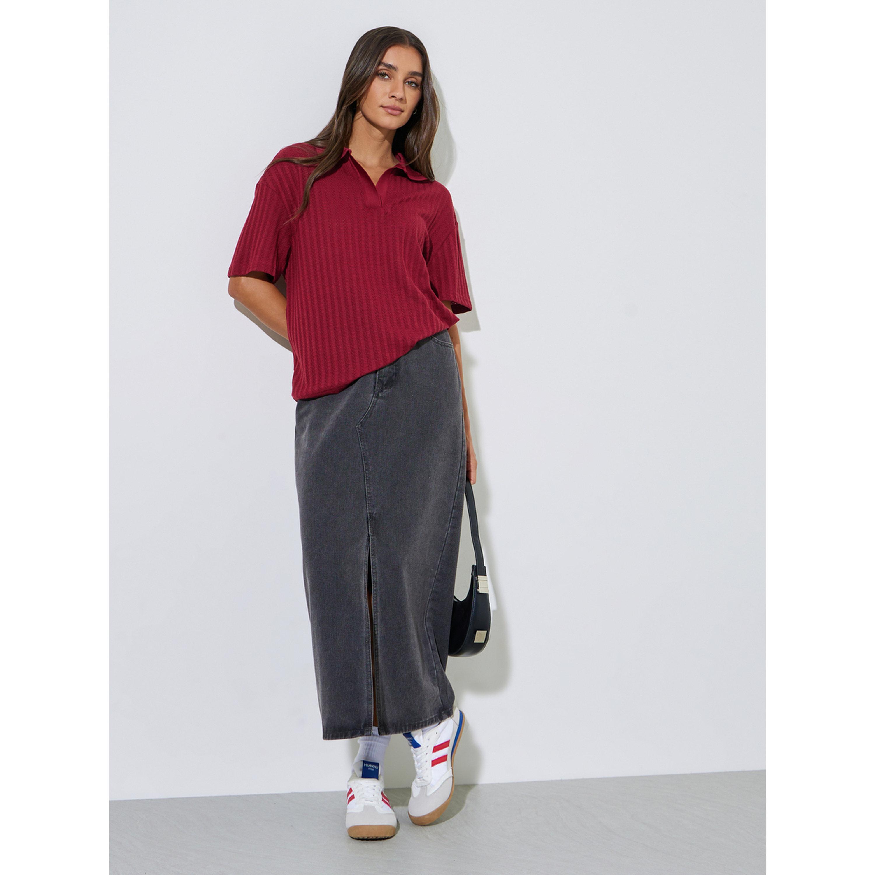 تيشيرت بولو محبوك بتفاصيل بارزة الملمس باللون البرغندي-women-clothing-tshirts-image-2