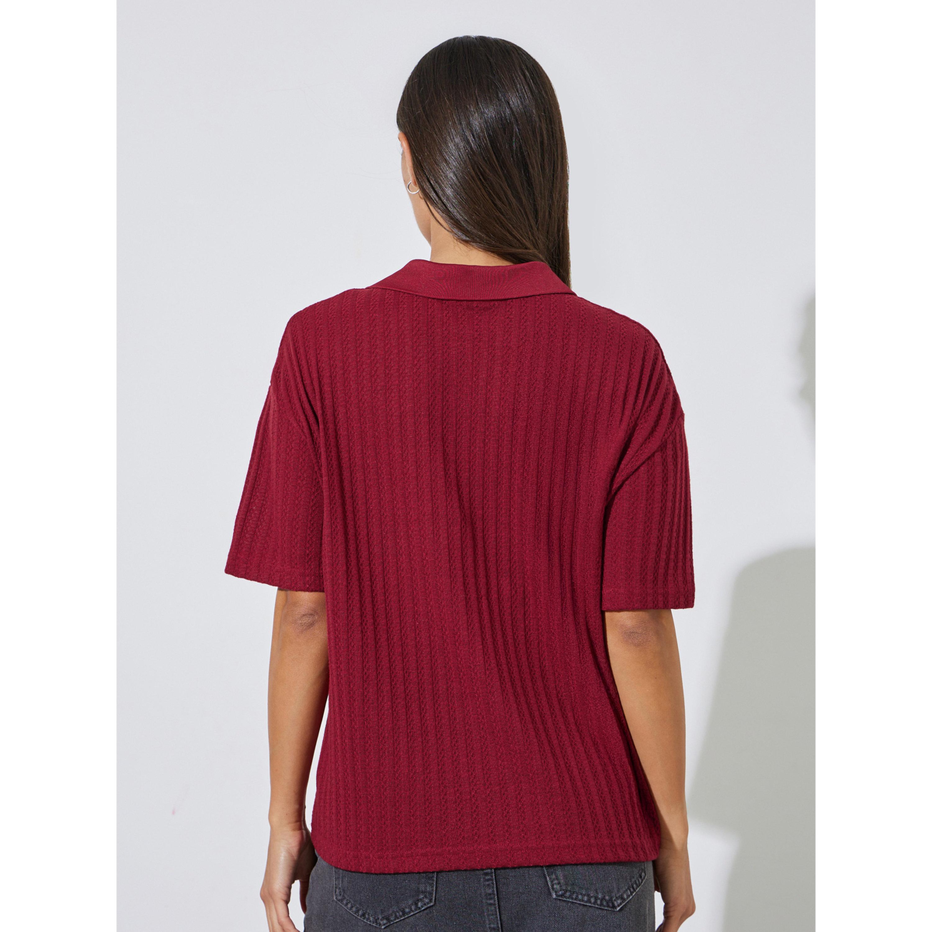 تيشيرت بولو محبوك بتفاصيل بارزة الملمس باللون البرغندي-women-clothing-tshirts-image-4