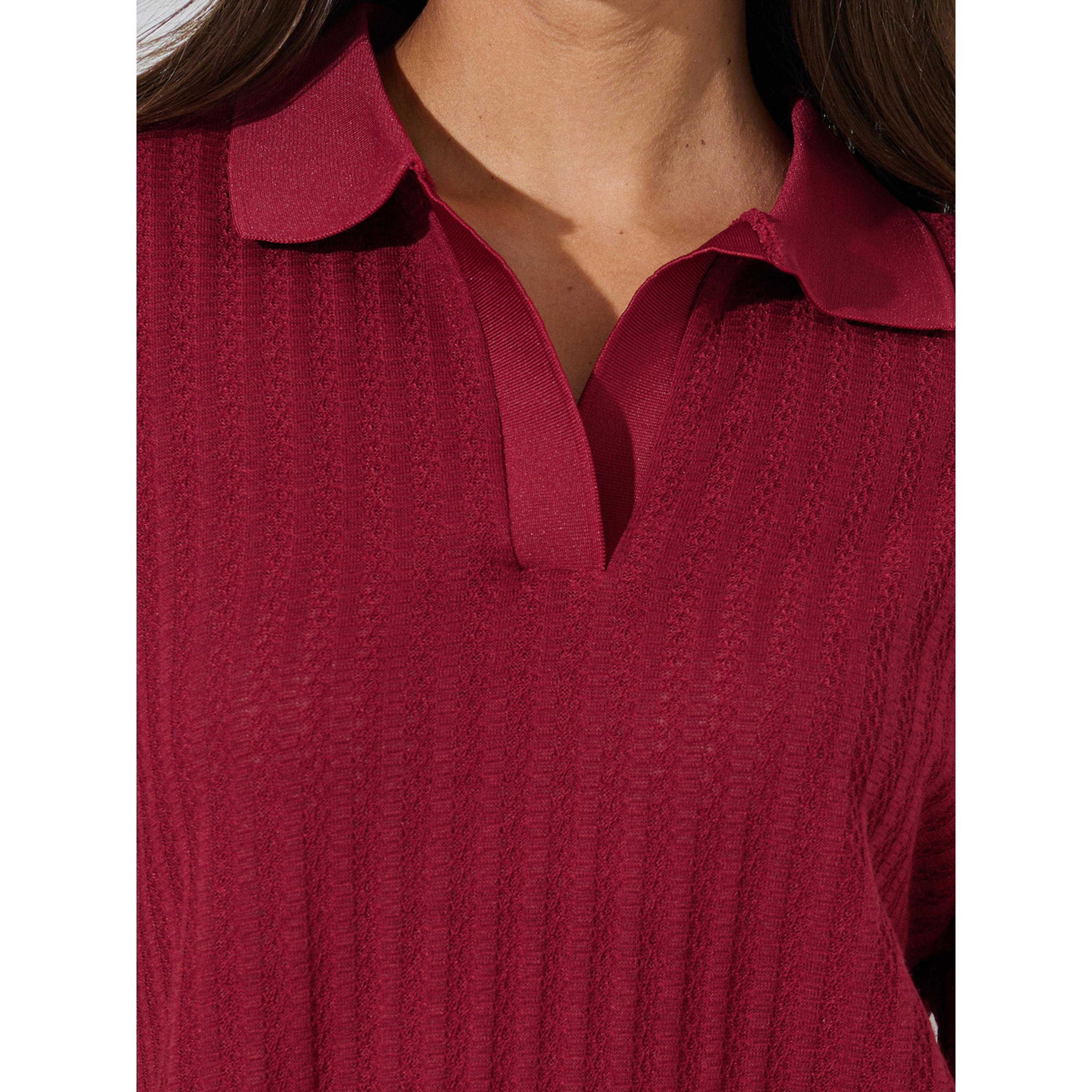 تيشيرت بولو محبوك بتفاصيل بارزة الملمس باللون البرغندي-women-clothing-tshirts-image-5