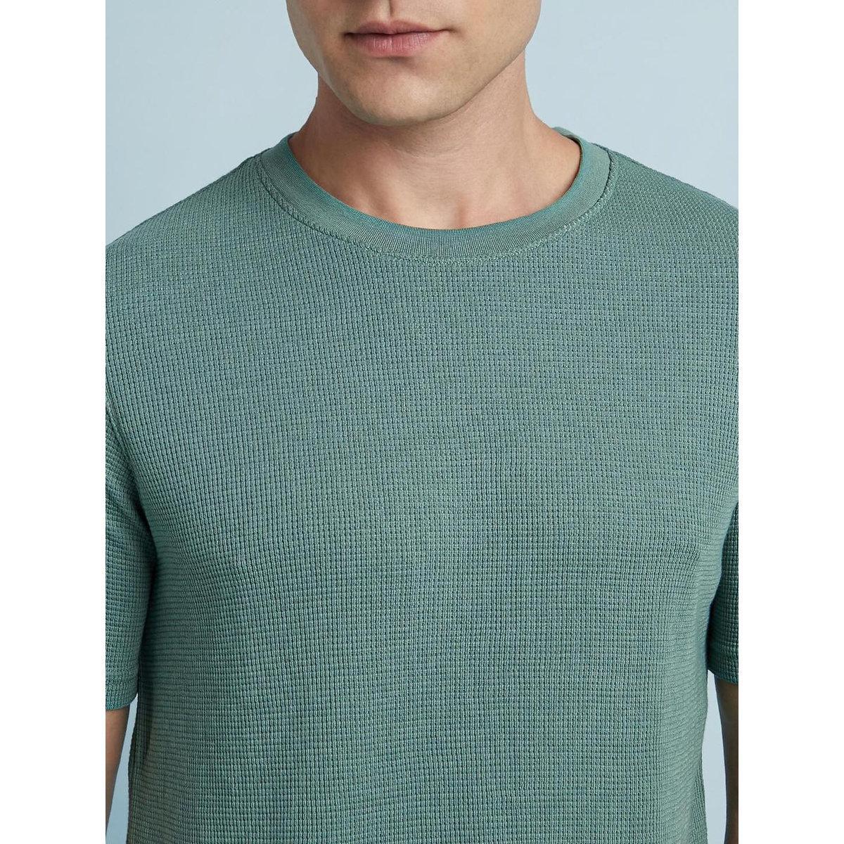 تيشيرت بقصة عادية ومحبوك بنمط وافل-men-clothing-tshirtsandpolos-tshirts-image-4