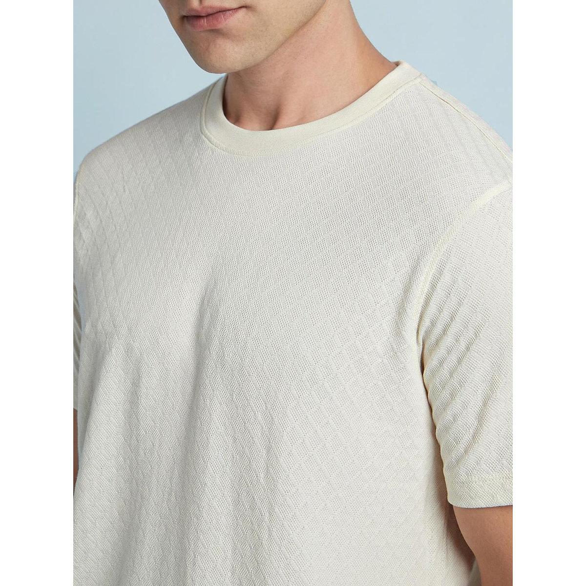 تيشيرت بقصة عادية وتفاصيل بارزة الملمس-men-clothing-tshirtsandpolos-tshirts-image-4