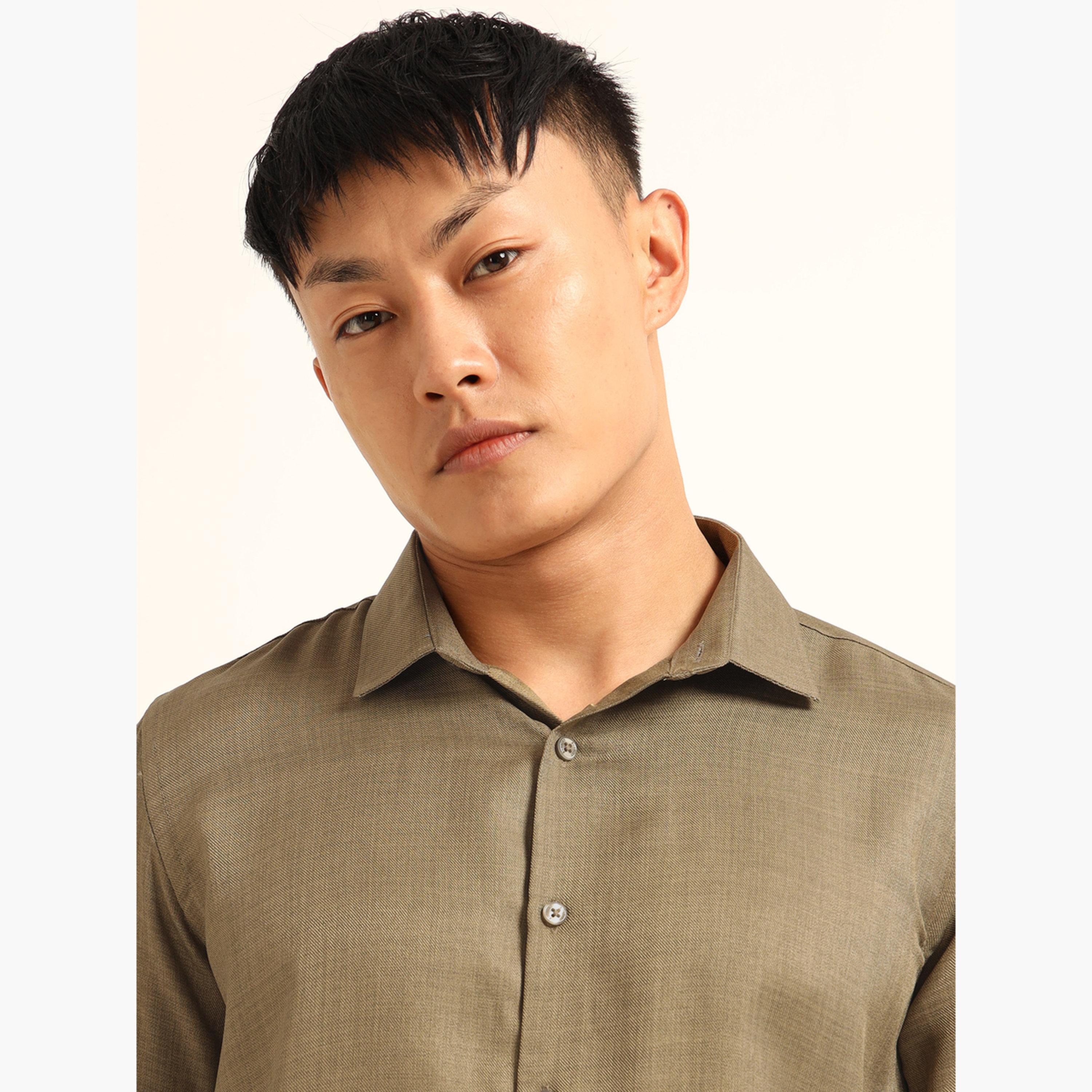 بوشيرت - قميص رجالي كلاسيكي غير رسمي لون زيتوني-men-clothing-shirts-image-5