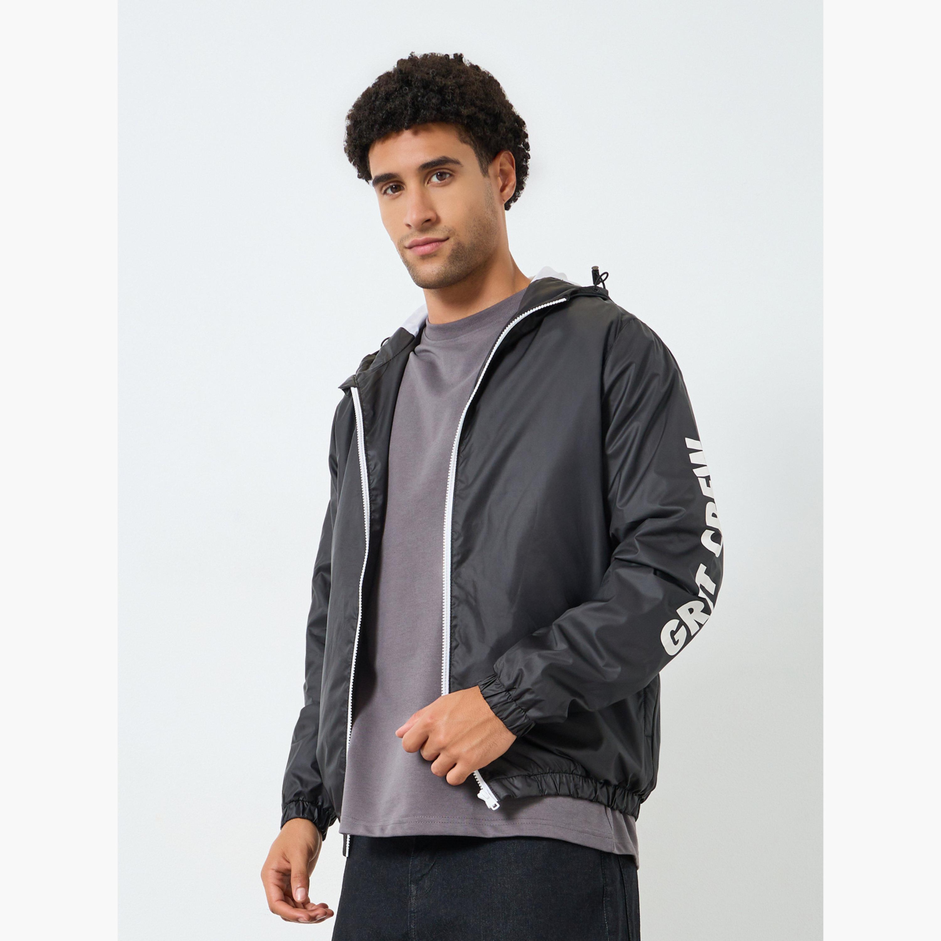 جاكيت وايند شيتر مطبع بقصة واسعة-men-clothing-jacketsandblazers-jackets-image-1