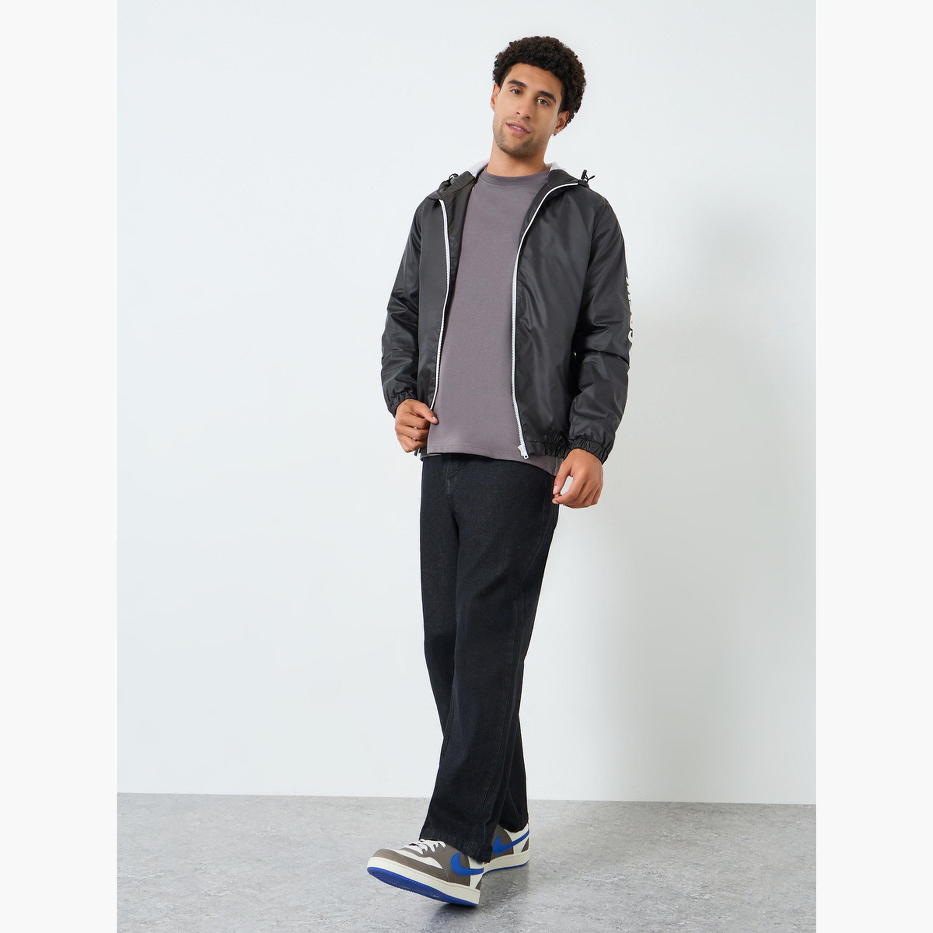 جاكيت وايند شيتر مطبع بقصة واسعة-men-clothing-jacketsandblazers-jackets-image-2