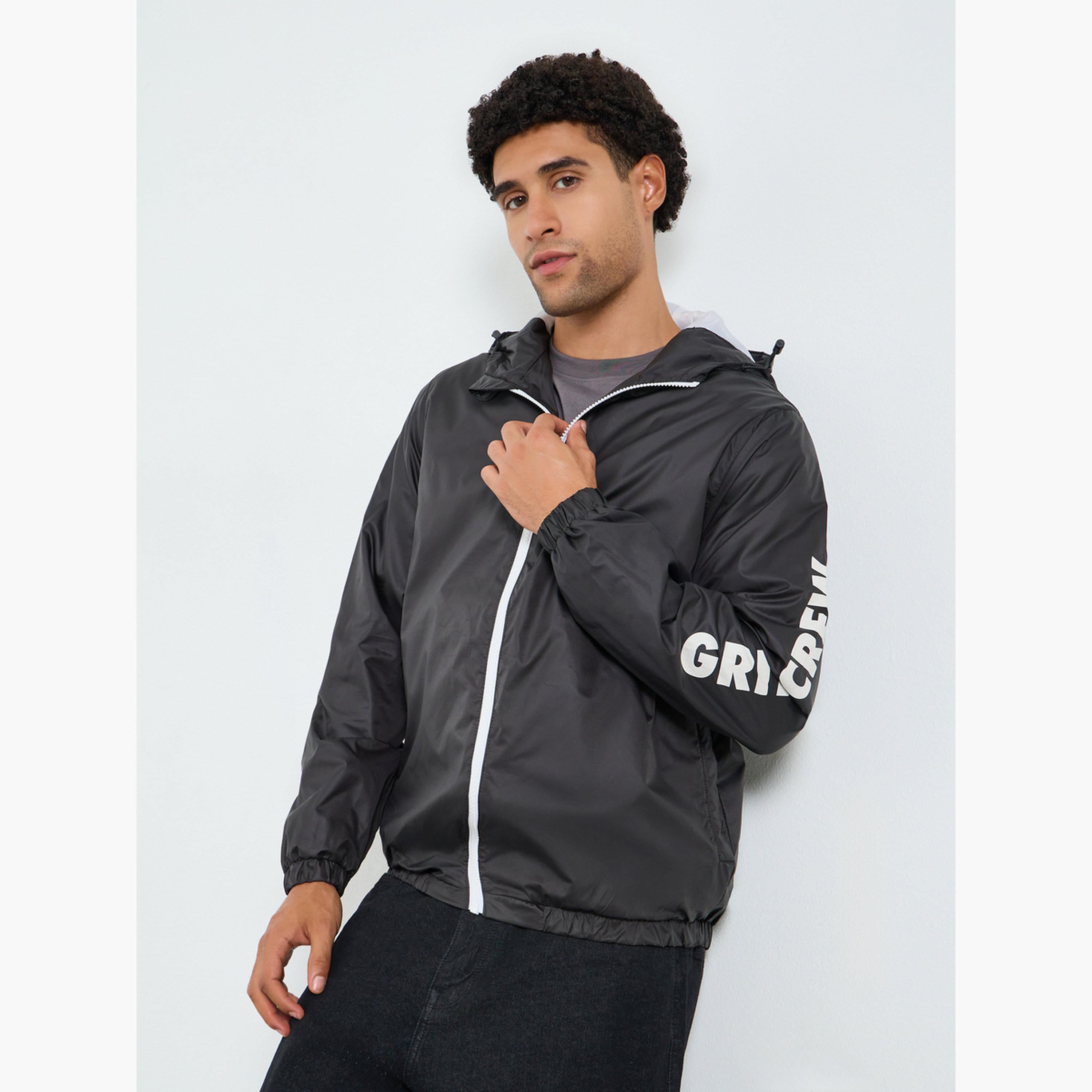 جاكيت وايند شيتر مطبع بقصة واسعة-men-clothing-jacketsandblazers-jackets-image-3