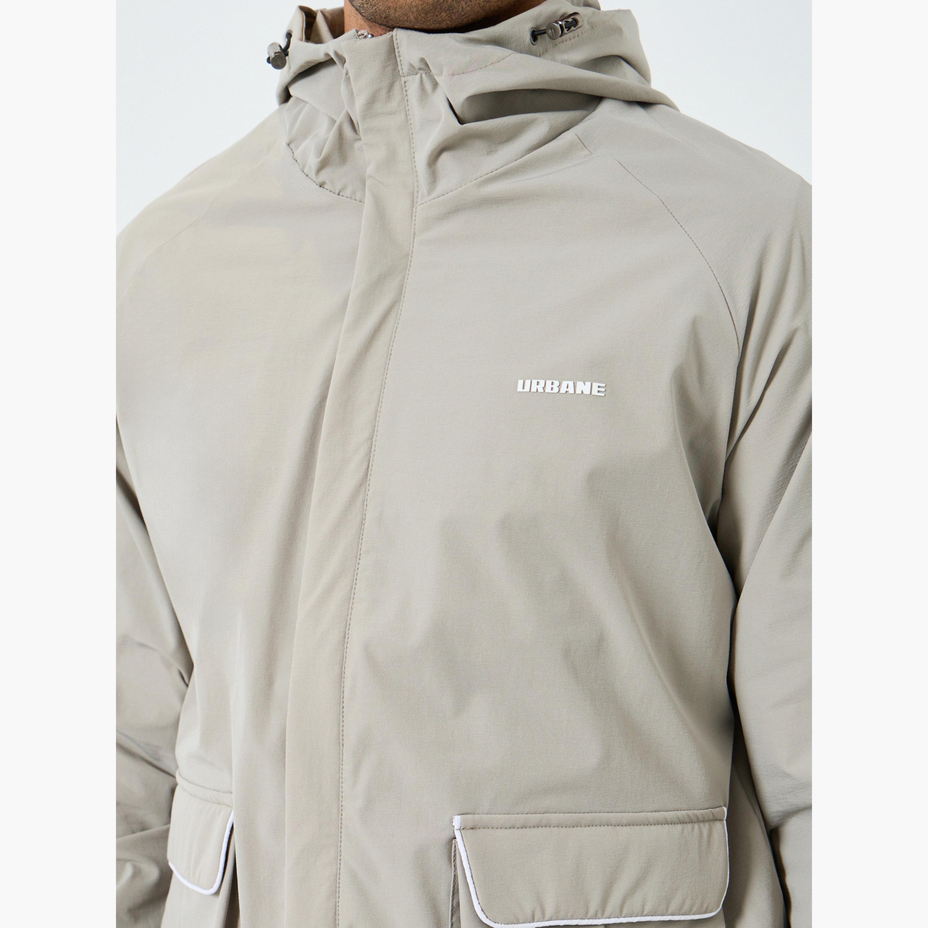 جاكيت وايند بريكر بقصة واسعة وياقة هودي-men-clothing-jacketsandblazers-jackets-image-4