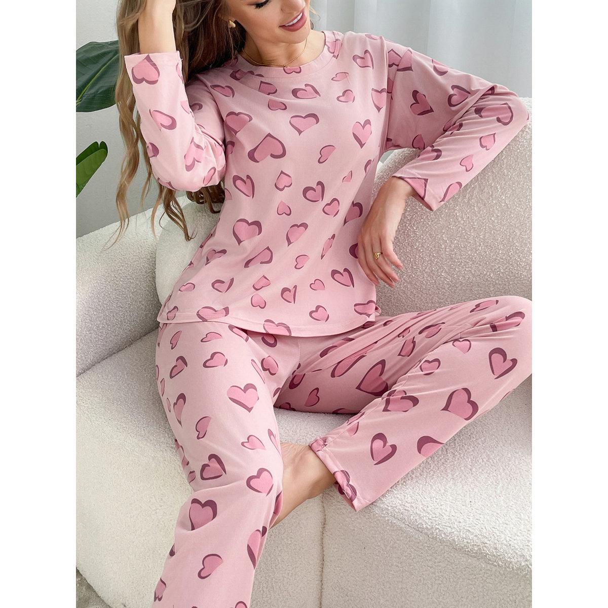 طقم من بنطال بيجاما وتيشيرت بطبعة قلب-women-clothing-nightwear-pyjamas-longsets-image-1