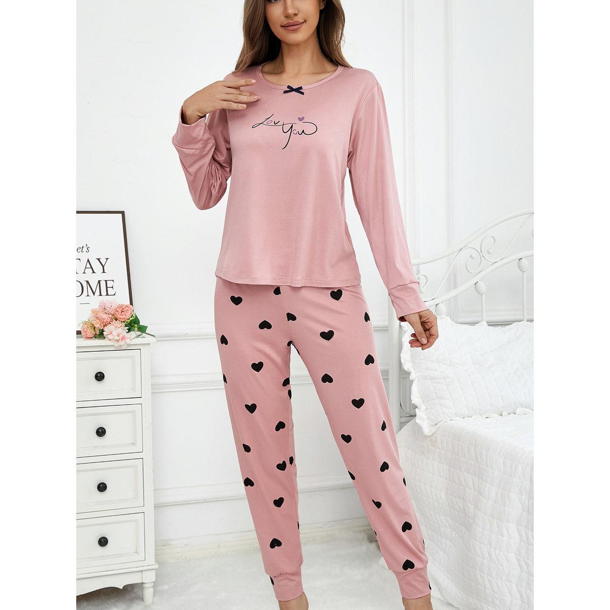 طقم من بنطال بيجاما وتيشيرت بطبعة فيونكة-women-clothing-nightwear-pyjamas-longsets-image-1