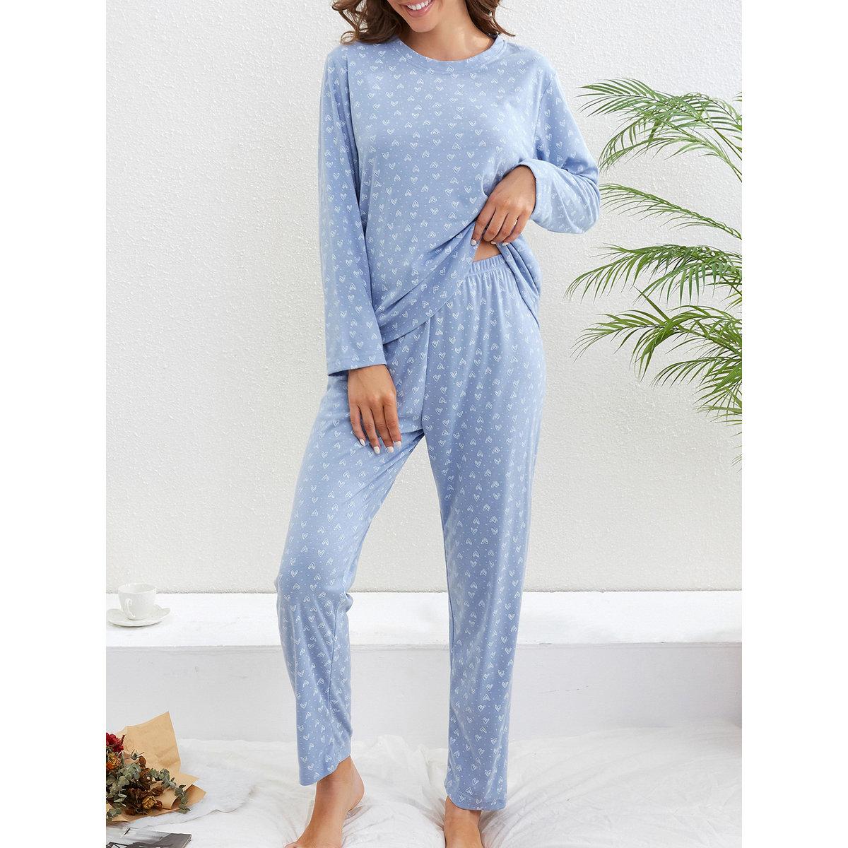 طقم من بنطال بيجاما وتيشيرت بطبعة قلب-women-clothing-nightwear-pyjamas-longsets-image-1