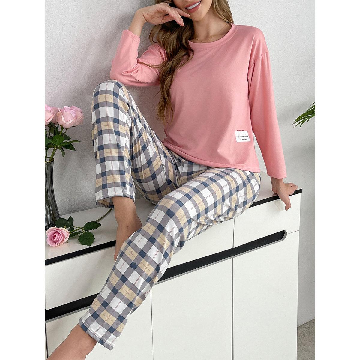 طقم من بنطال بيجاما بطبعة مربعات وتيشيرت سادة-women-clothing-nightwear-pyjamas-longsets-image-3
