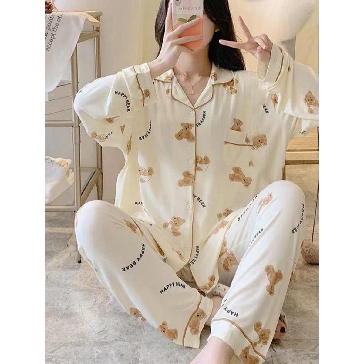 طقم من بنطال بيجاما وتيشيرت بطبعة جرافيك-women-clothing-nightwear-pyjamas-longsets-image-1
