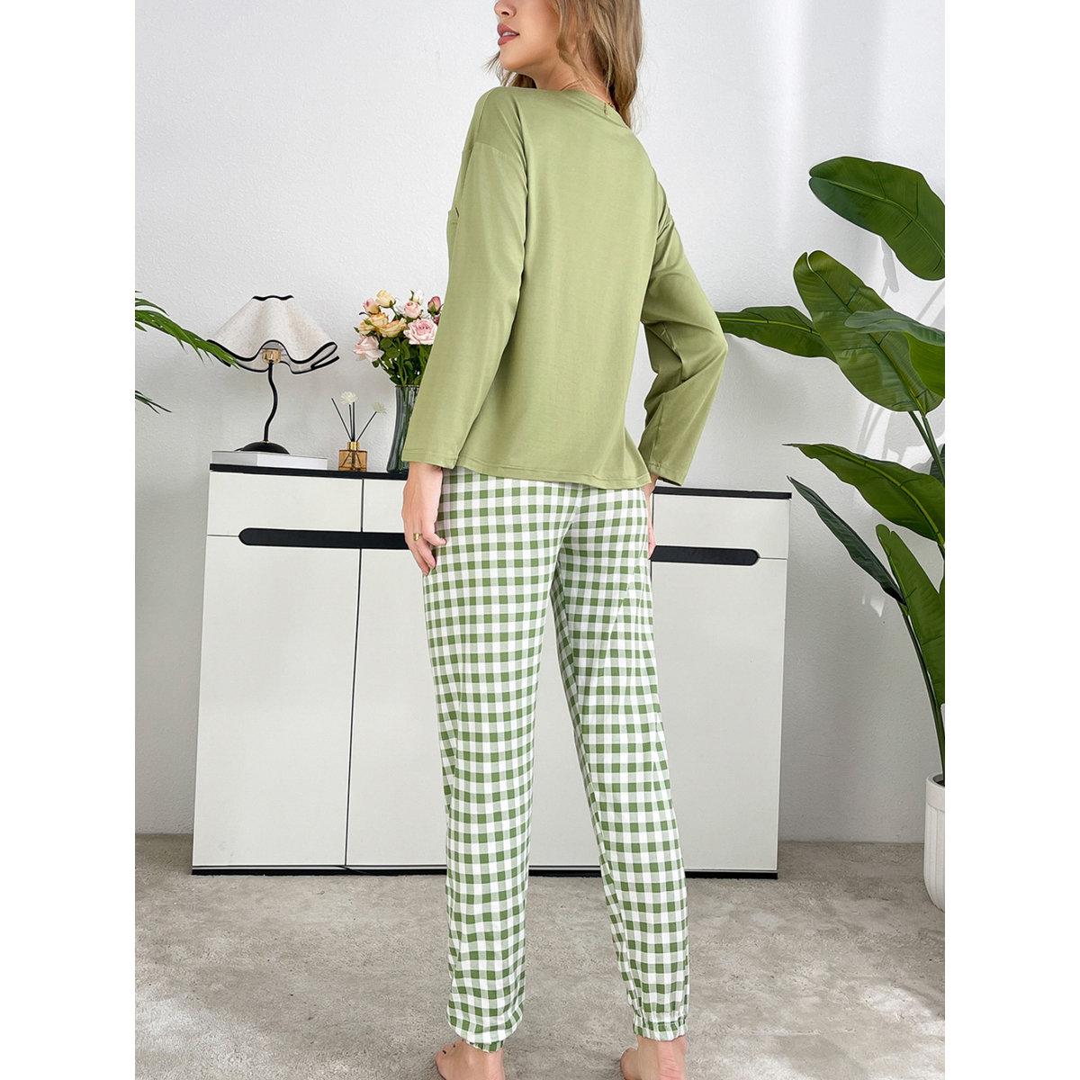 طقم من بنطال بيجاما بطبعة مربعات وتيشيرت سادة-women-clothing-nightwear-pyjamas-longsets-image-2
