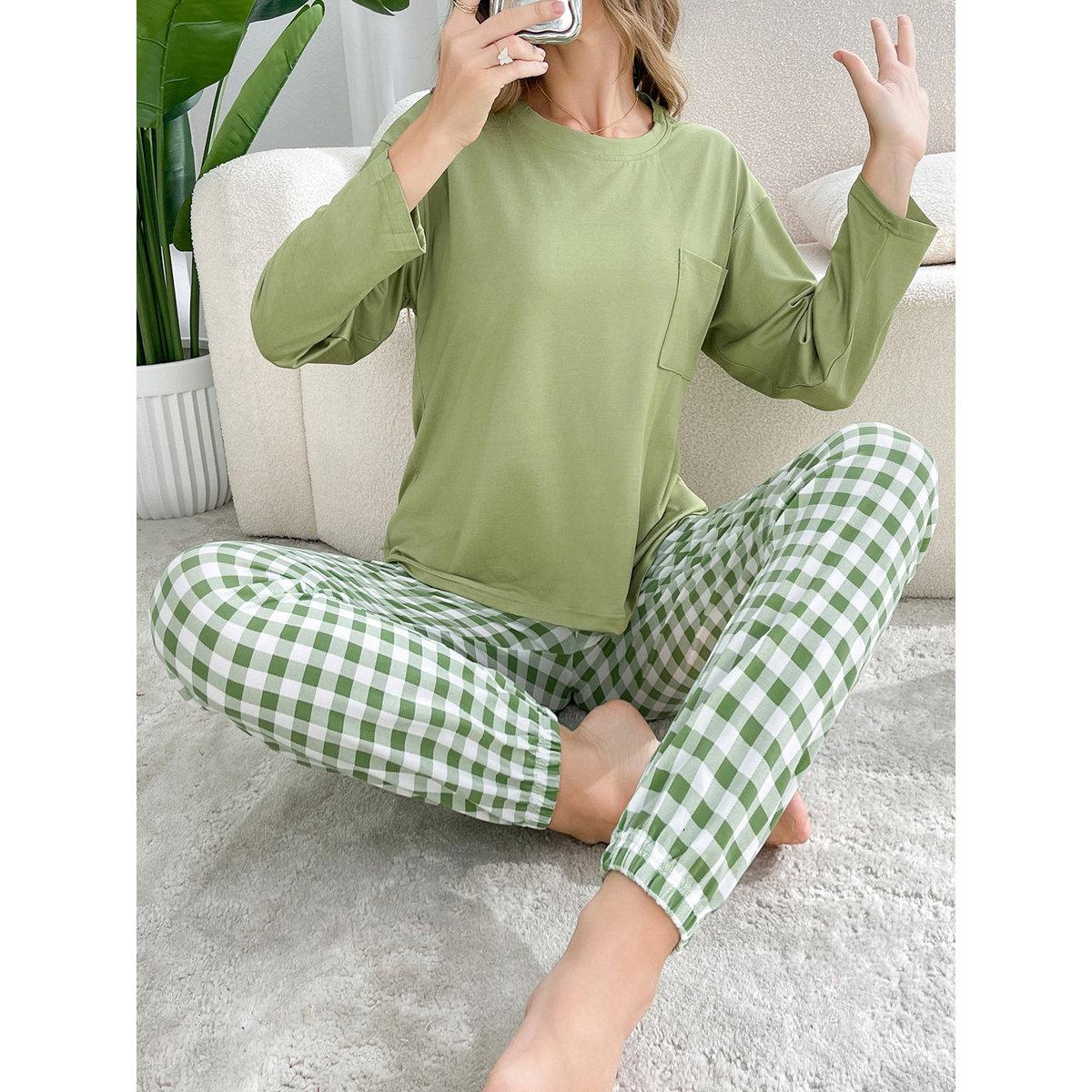 طقم من بنطال بيجاما بطبعة مربعات وتيشيرت سادة-women-clothing-nightwear-pyjamas-longsets-image-5